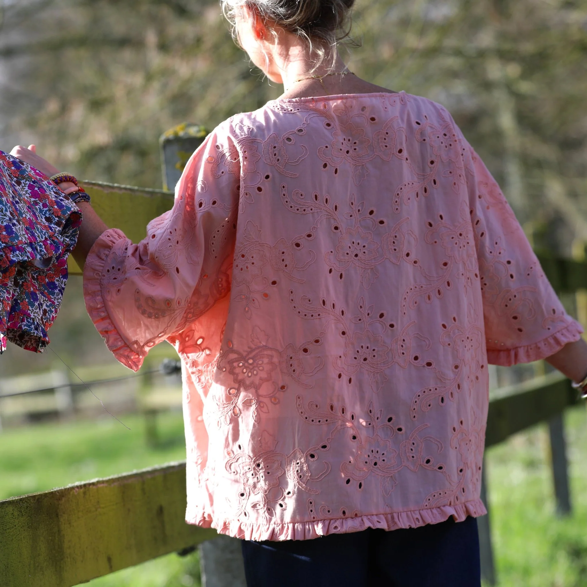 Blouse Annette – Broderie de coton rose pamplemousse ajourée - Image 15