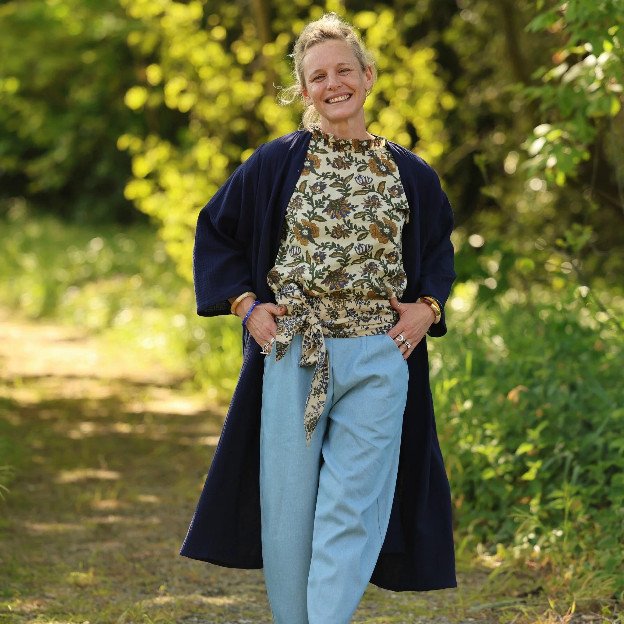 Blouse Camélia – Voile de coton sauge fleurie - Image 16