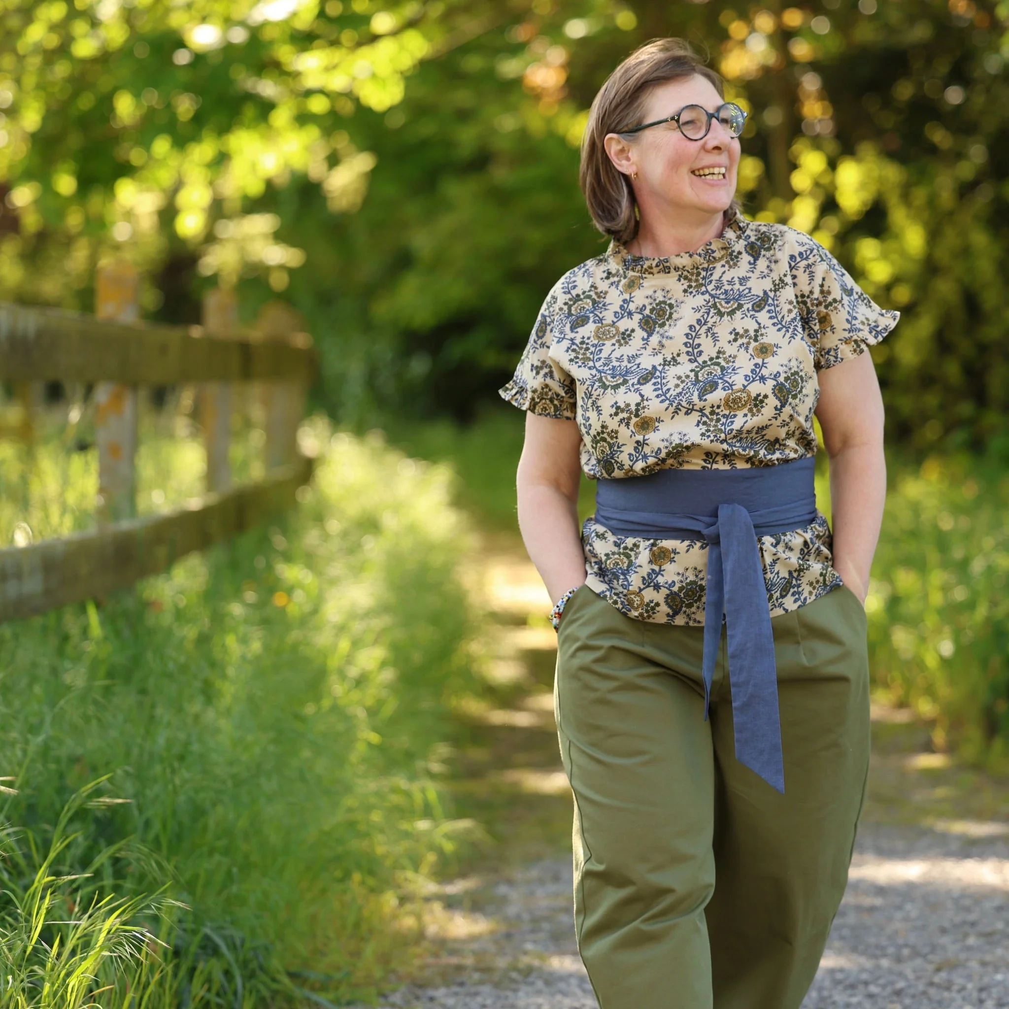 Blouse Camélia – Voile de coton sauge fleurie - Image 19