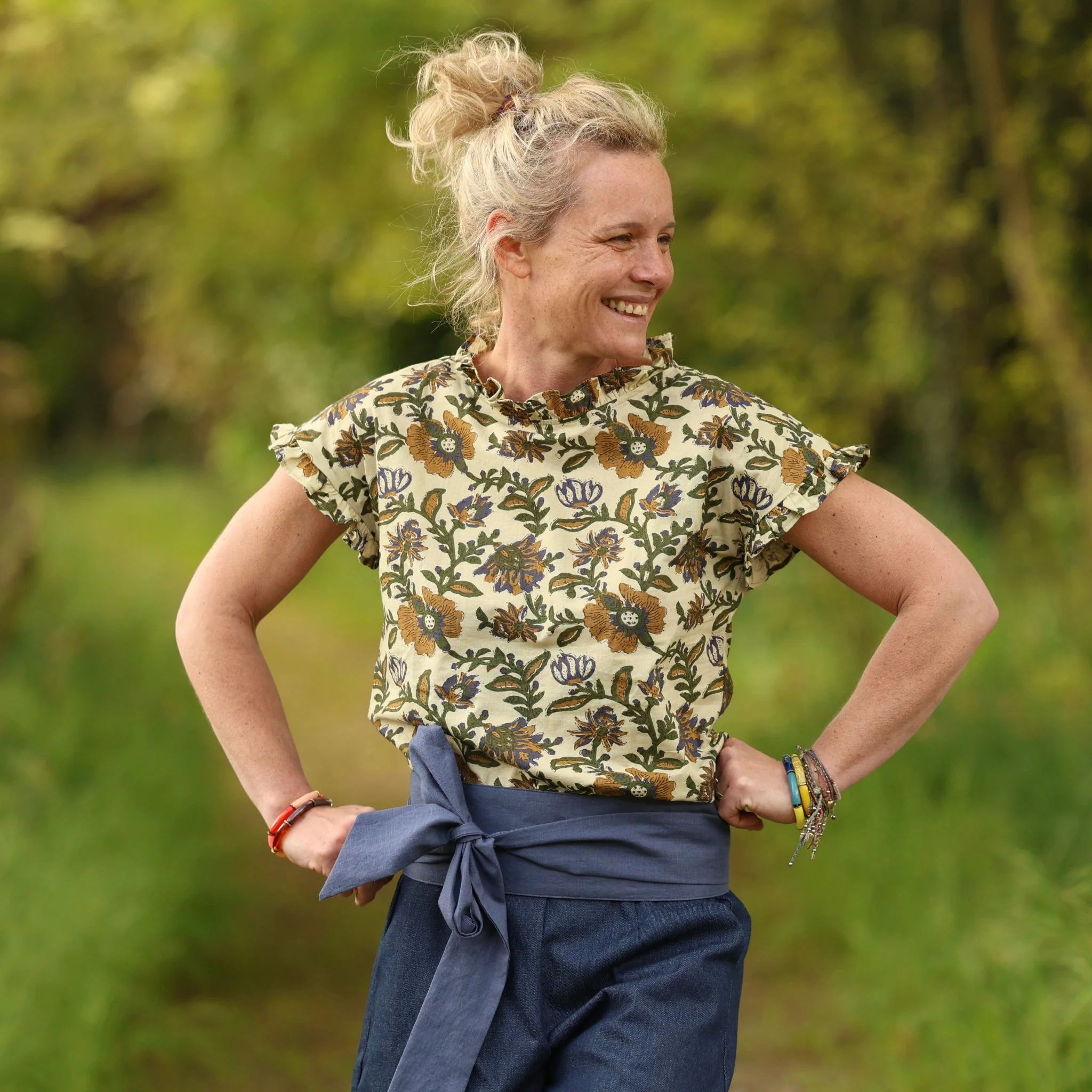 Blouse Camélia – Voile de coton sauge fleurie - Image 4