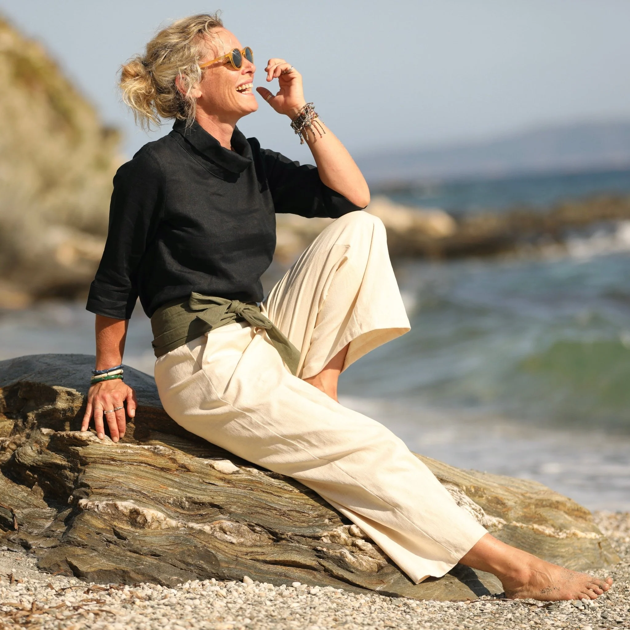 Blouse Catherine en lin noir - Image 3