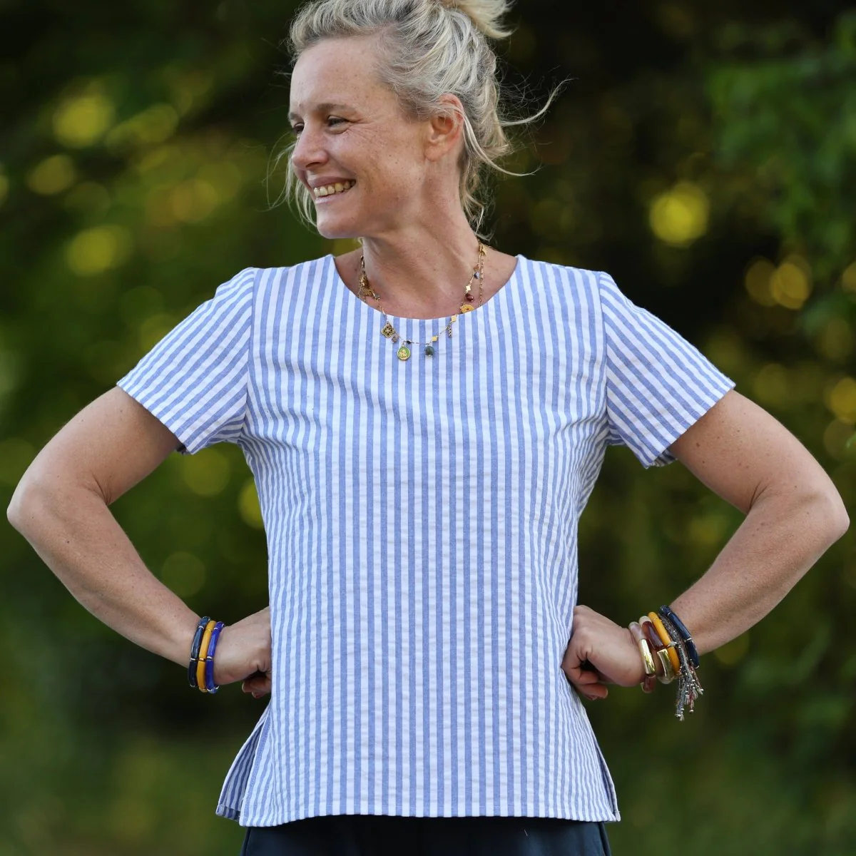 Blouse Emeline seersucker de coton rayé océan – Made in France - Image 7