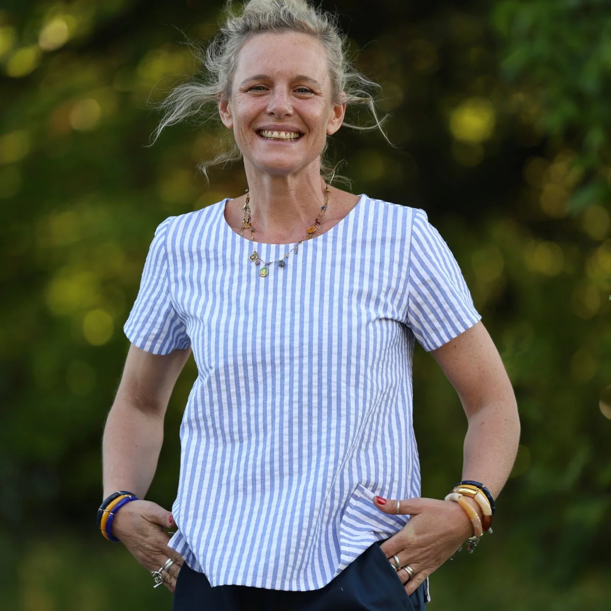 Blouse Emeline seersucker de coton rayé océan – Made in France - Image 9