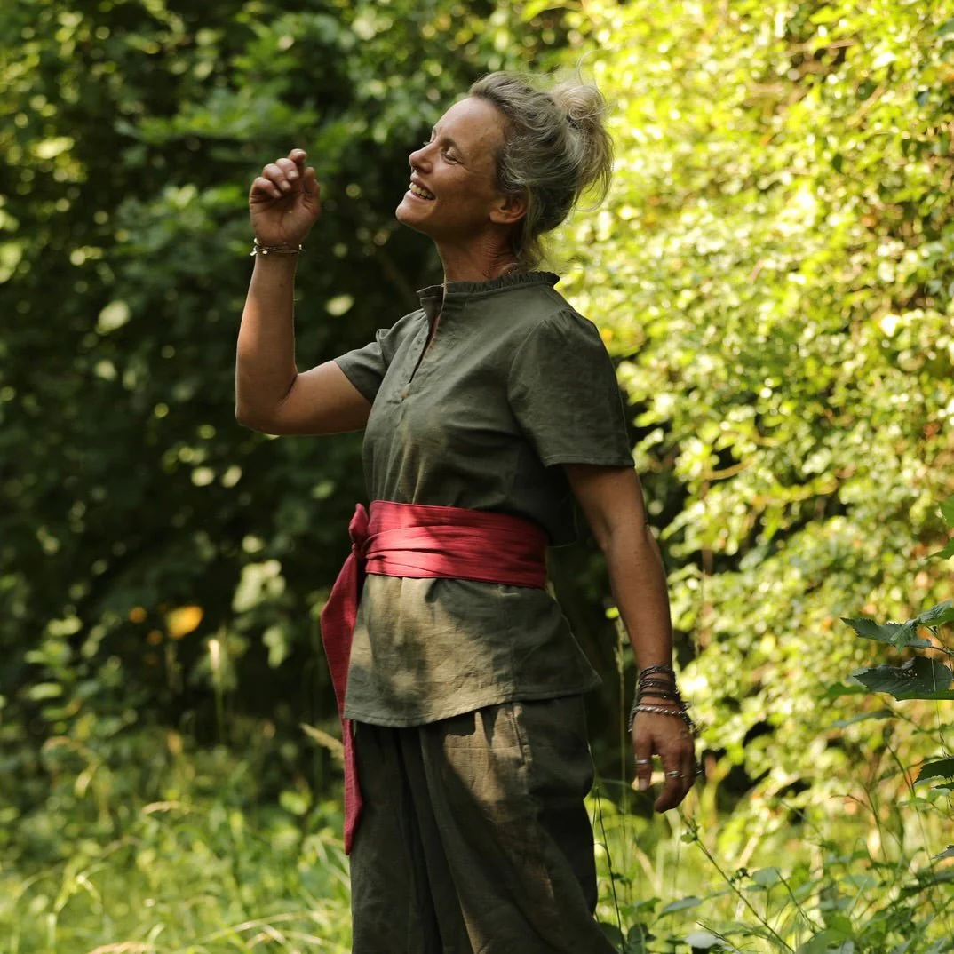 Blouse Ernestine lin kaki - Image 2
