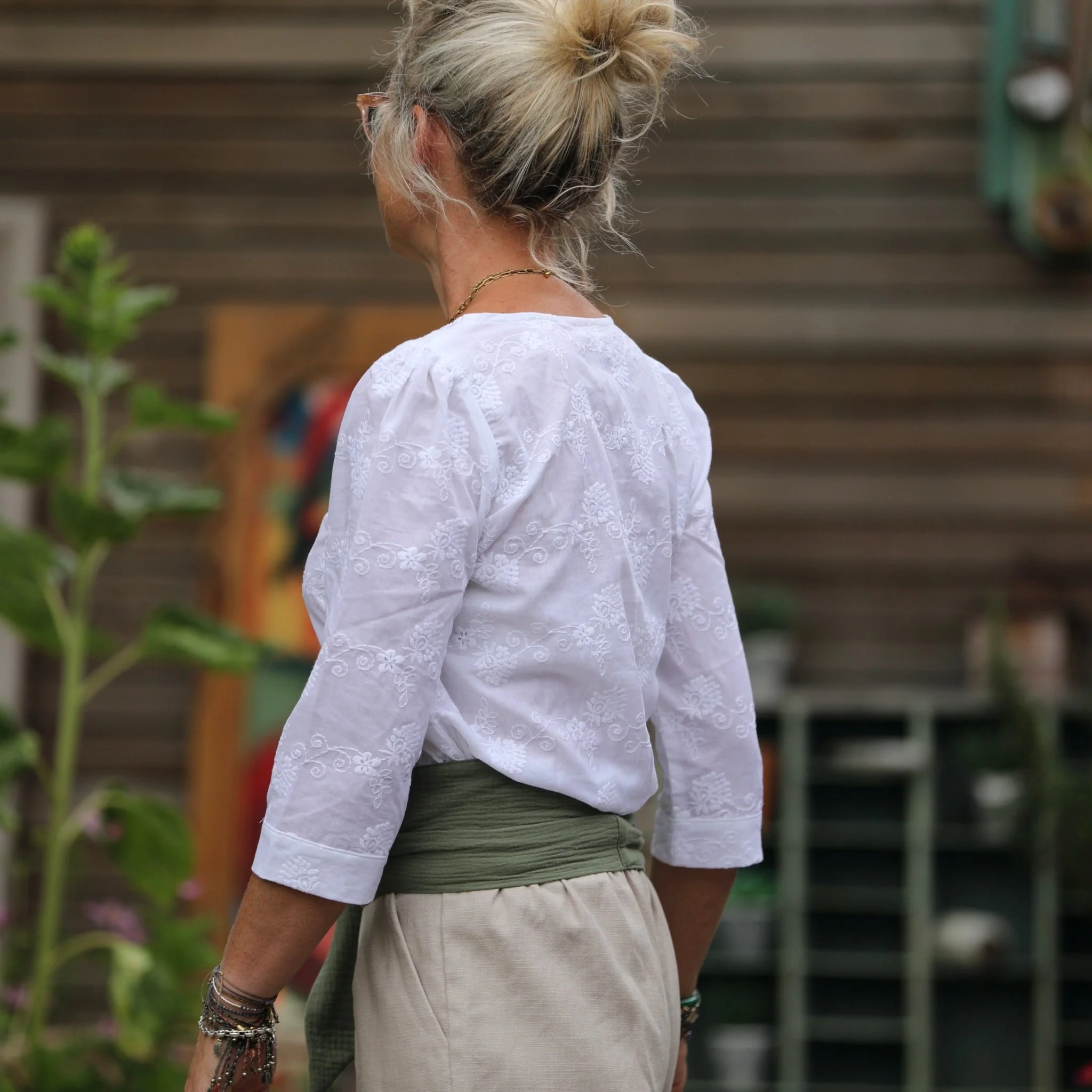 Blouse Eulalie col rond - manches 3/4 - broderie fleurs en farandole - Image 5