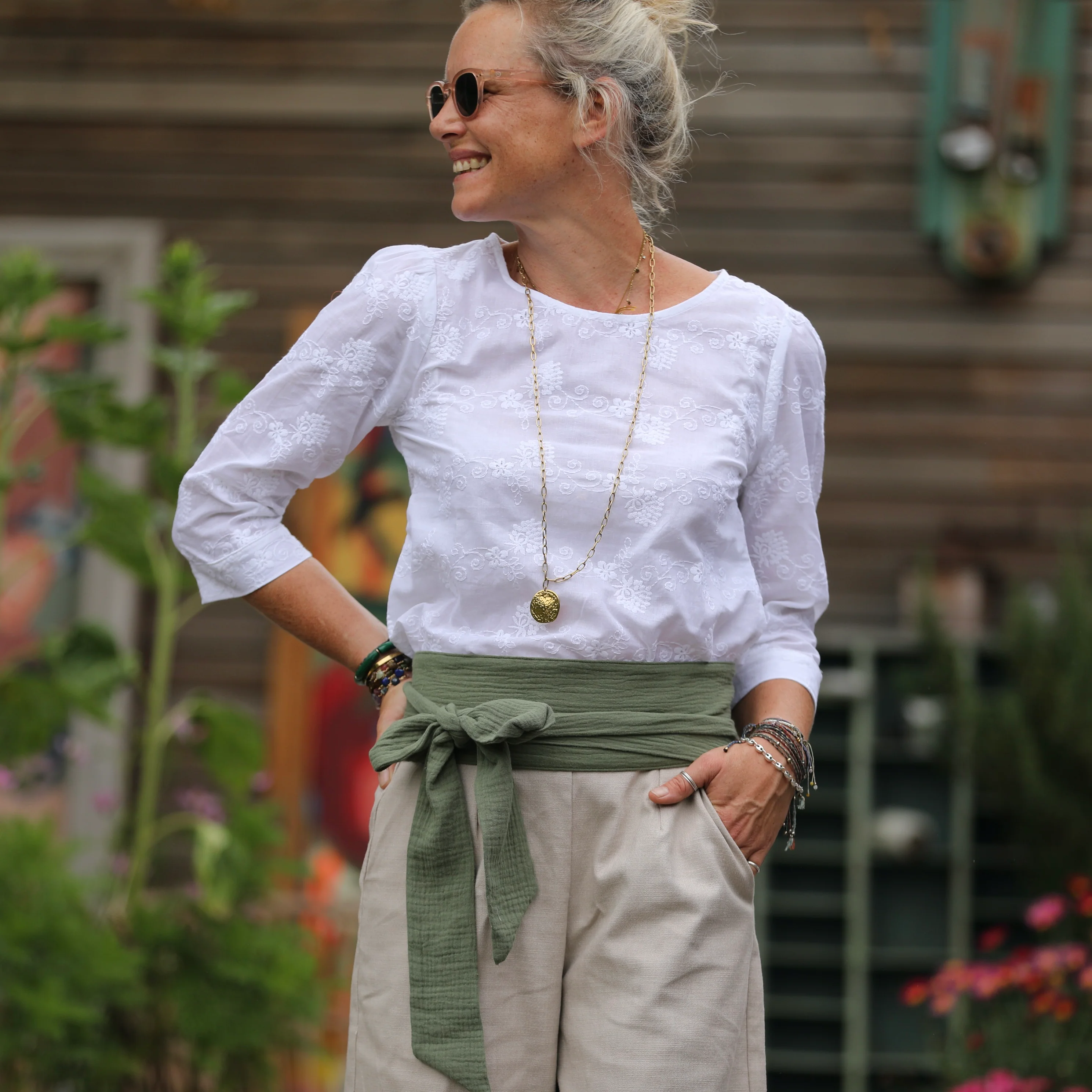 Blouse Eulalie col rond - manches 3/4 - broderie fleurs en farandole - Image 8