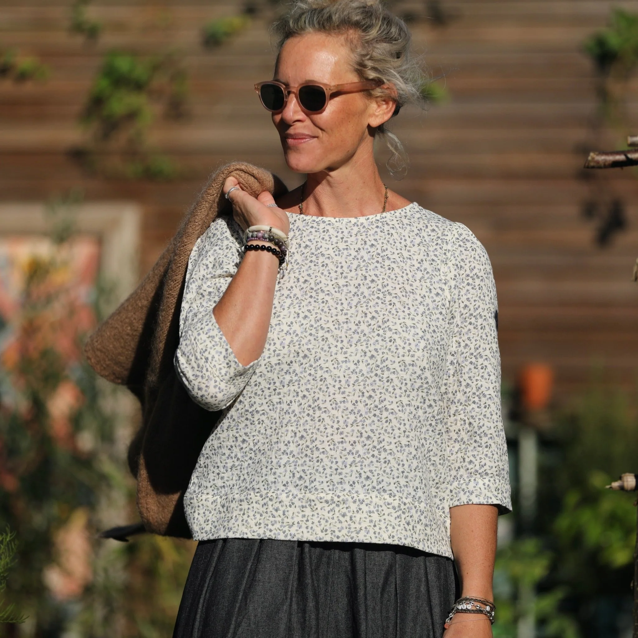 Blouse Eulalie col rond - manches 3/4 - double gaze de coton fleurie bleuet