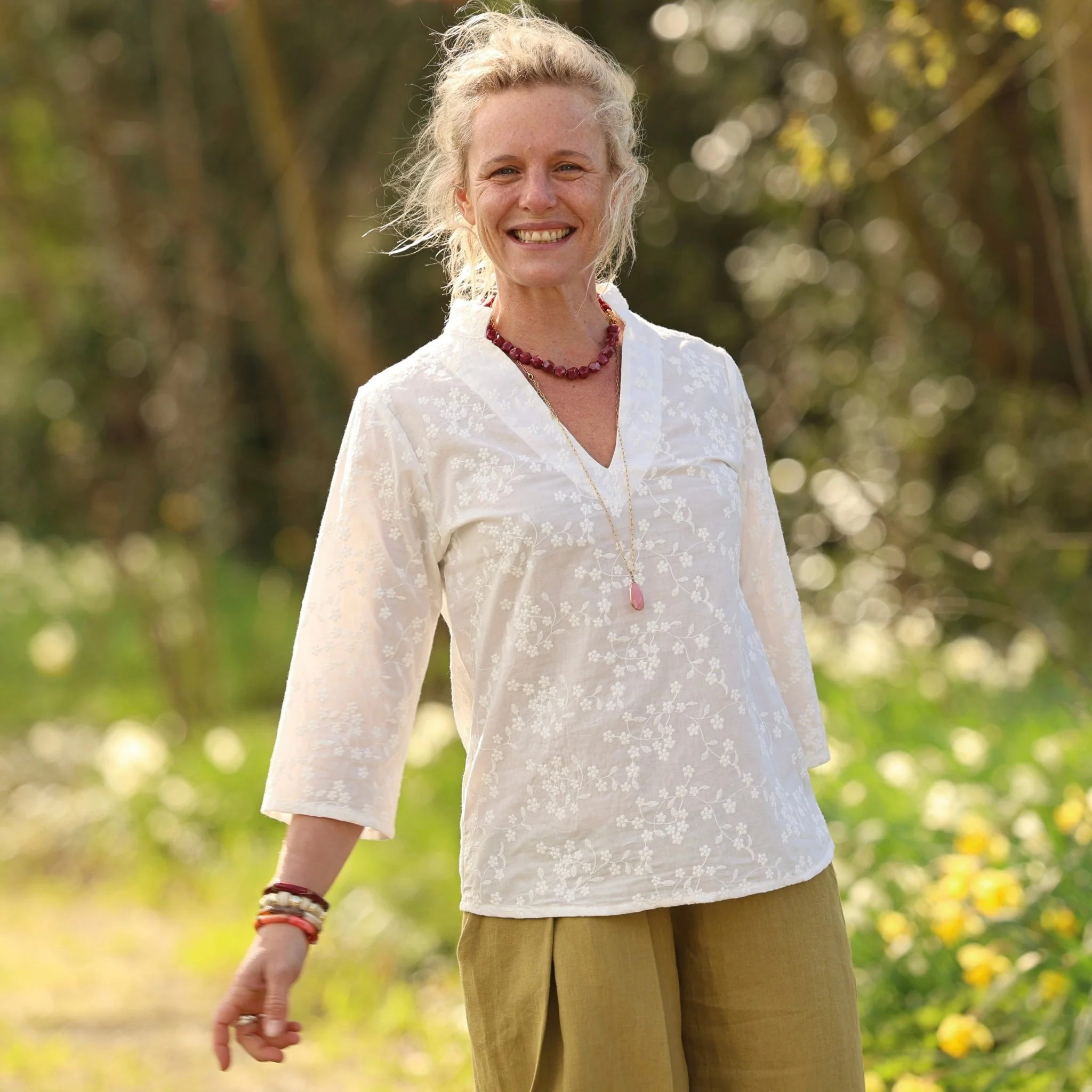 Blouse Madeleine – Broderie ivoire fleurettes - Image 9