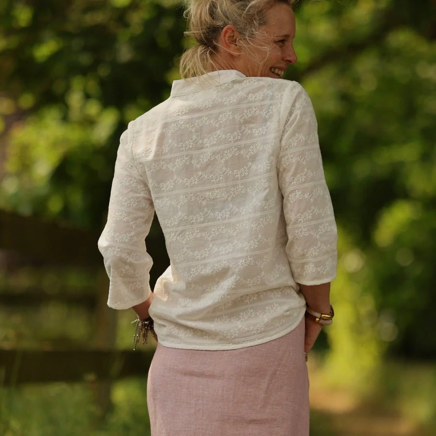 Blouse Madeleine – Broderie point de croix fleuri - Image 3