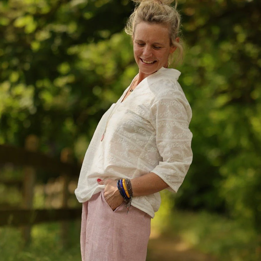 Blouse Madeleine – Broderie point de croix fleuri - Image 4