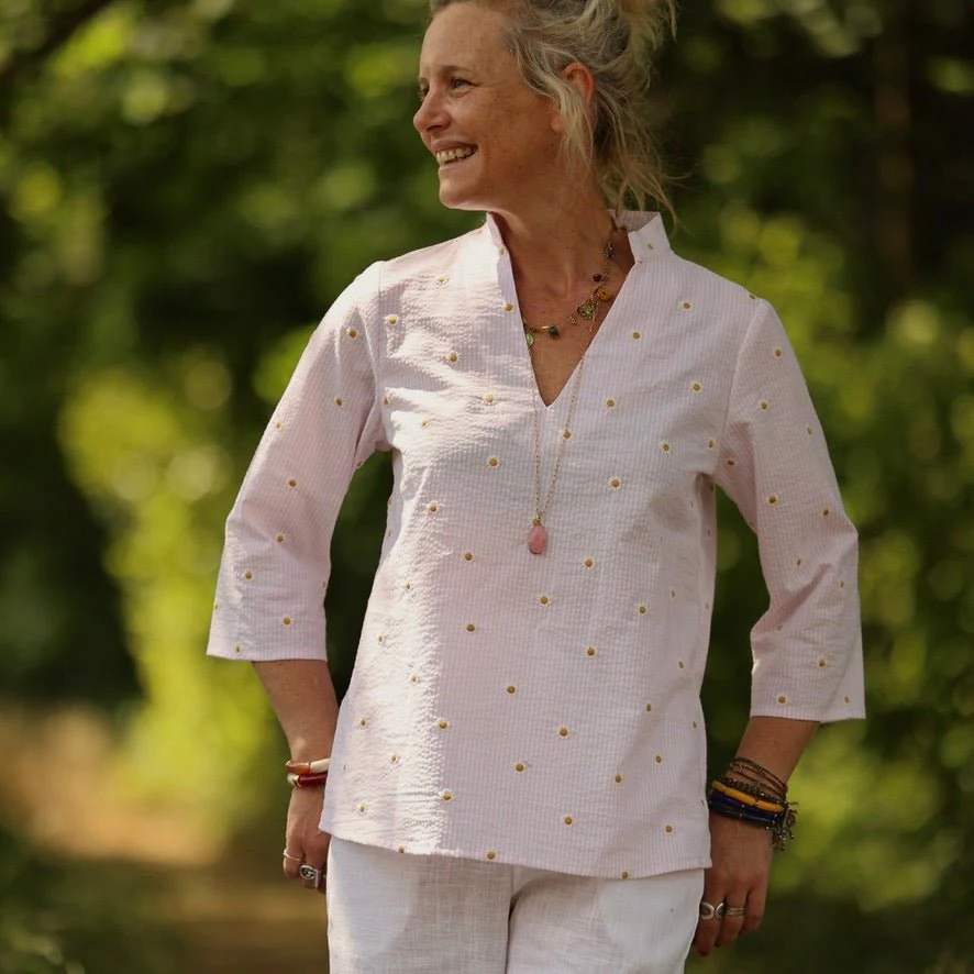 Blouse Madeleine – Seersucker rayé rose & pâquerettes
