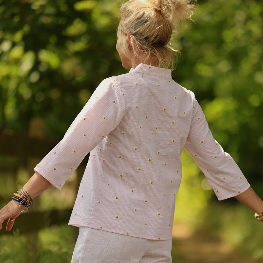 Blouse Madeleine – Seersucker rayé rose & pâquerettes - Image 10