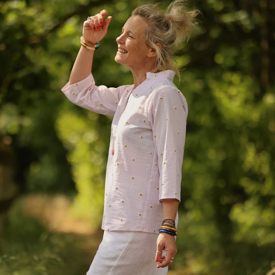 Blouse Madeleine – Seersucker rayé rose & pâquerettes - Image 11