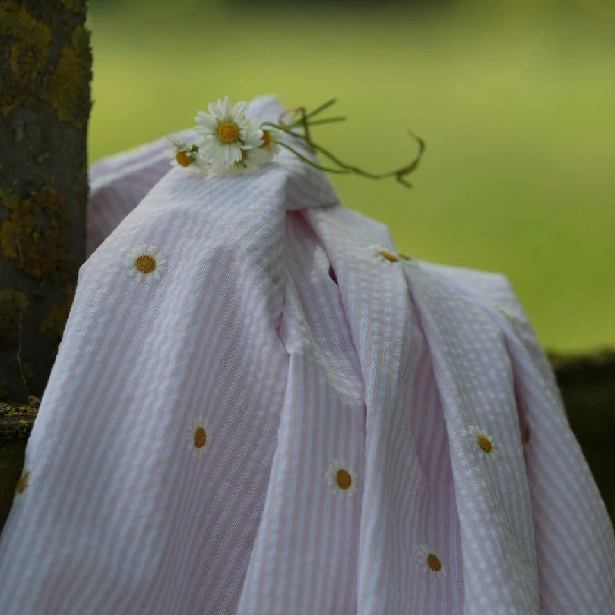 Blouse Madeleine – Seersucker rayé rose & pâquerettes - Image 2