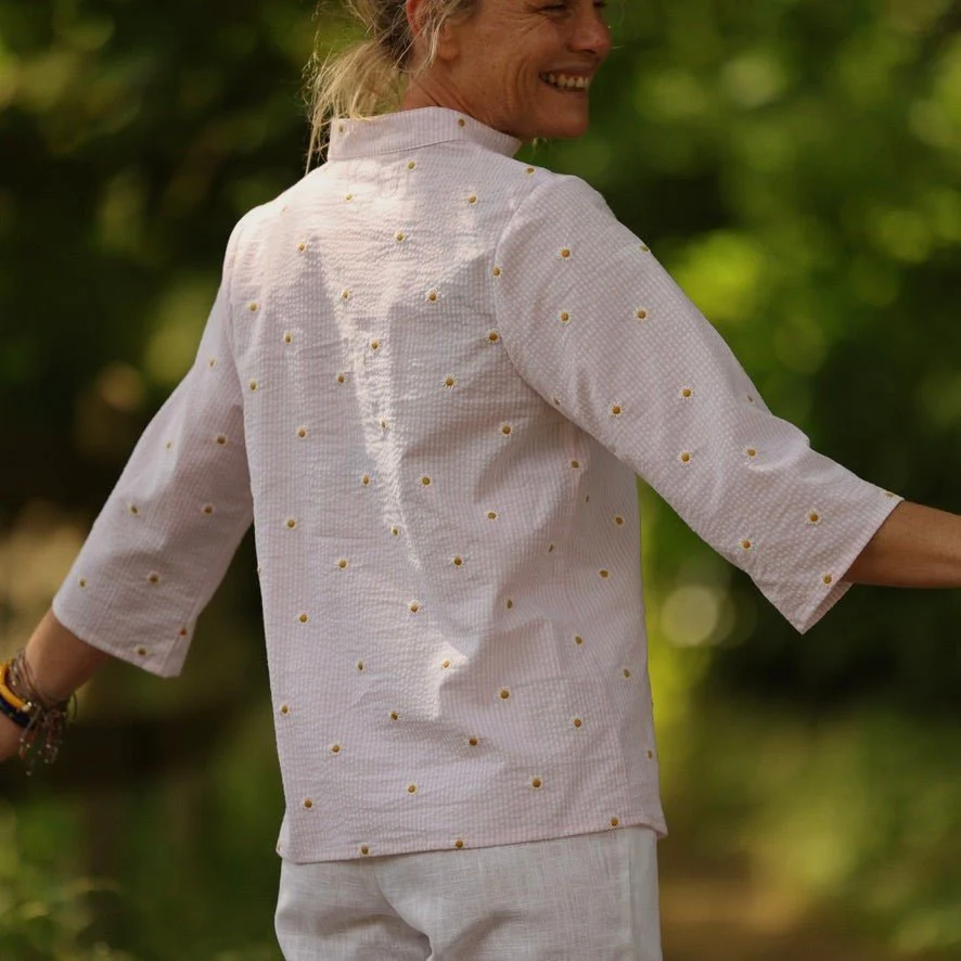 Blouse Madeleine – Seersucker rayé rose & pâquerettes - Image 3