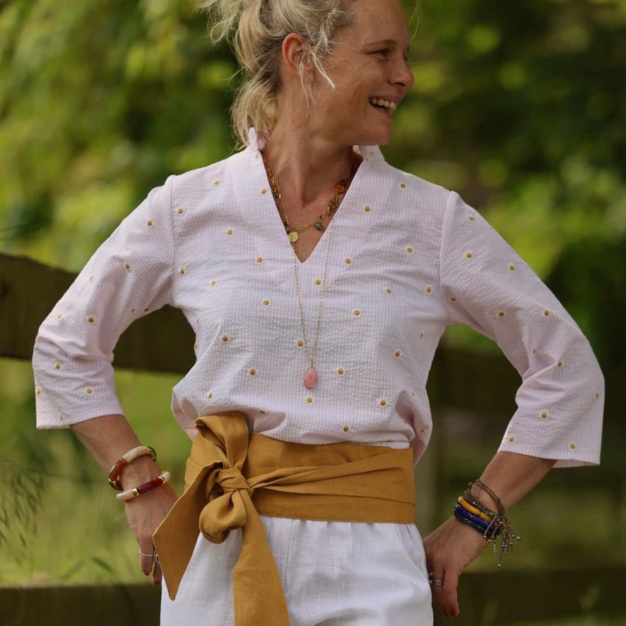 Blouse Madeleine – Seersucker rayé rose & pâquerettes - Image 9
