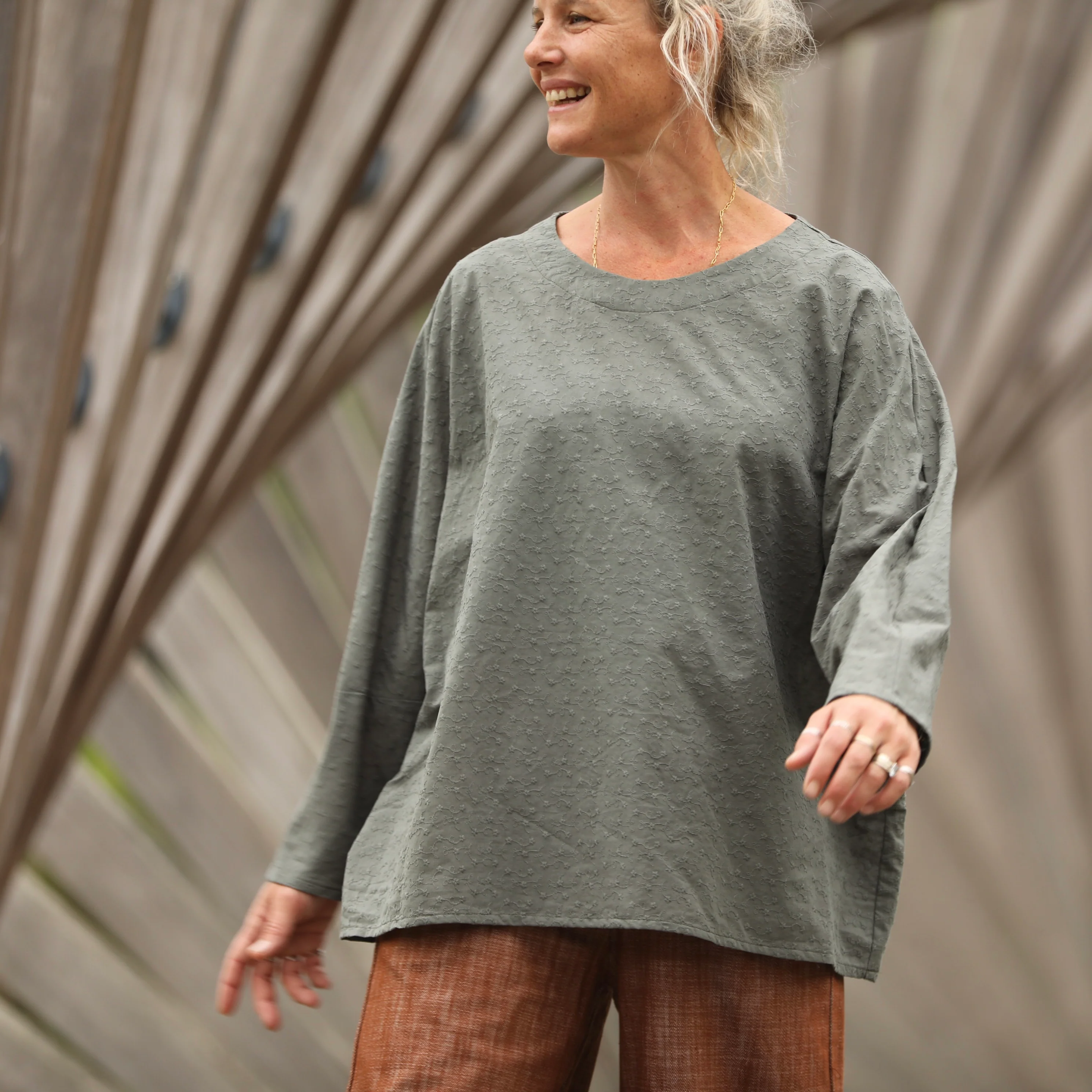 Blouse Naomie - broderie fleurie kaki - Image 3