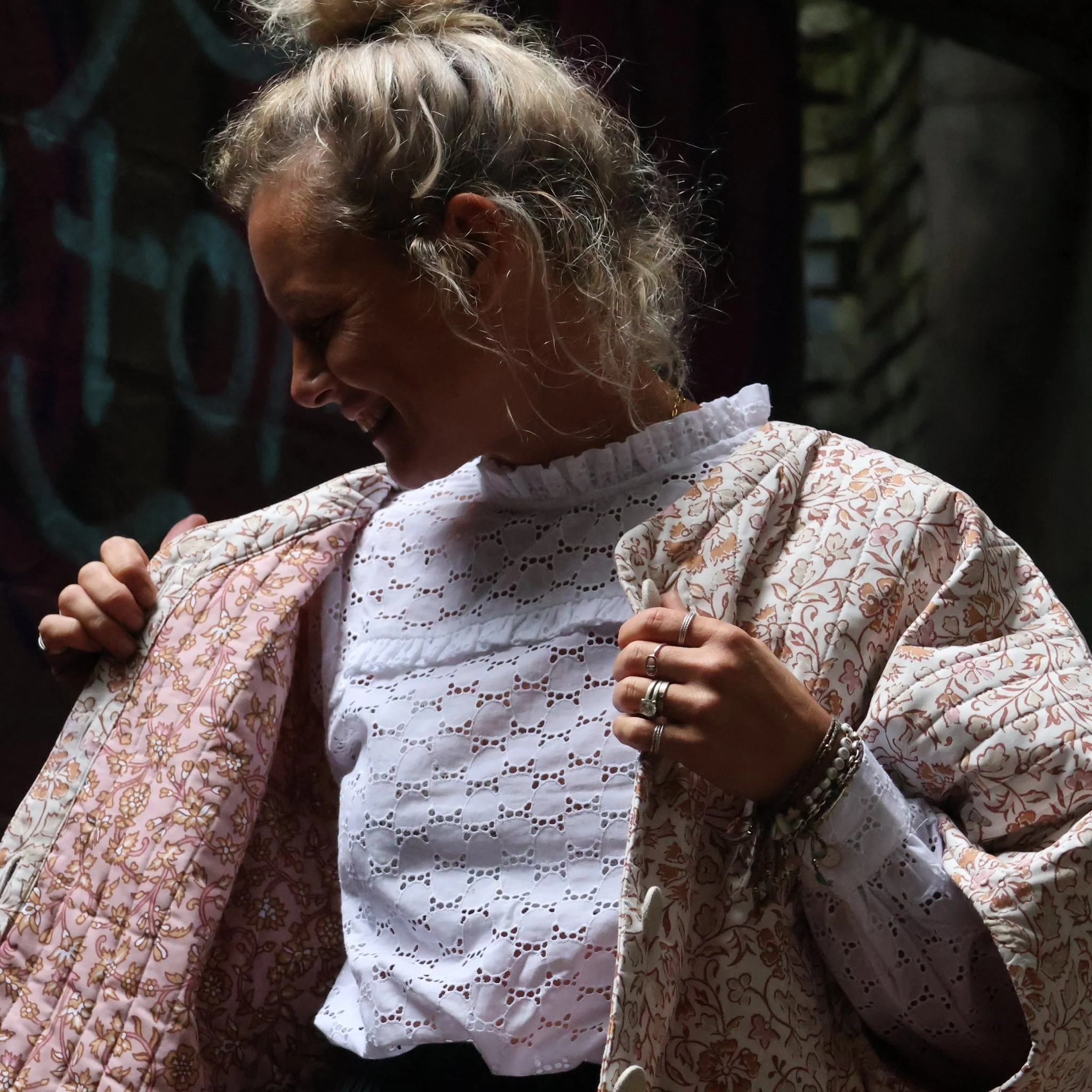 Veste kimono Yoko - coton matelassé fleuri automnal/ doublure fleuri rosé - Image 6