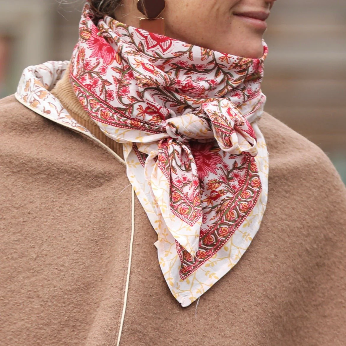 Cape midi Eugénie - laine bouillie camel / coton imprimé fleuri rosé - Image 8