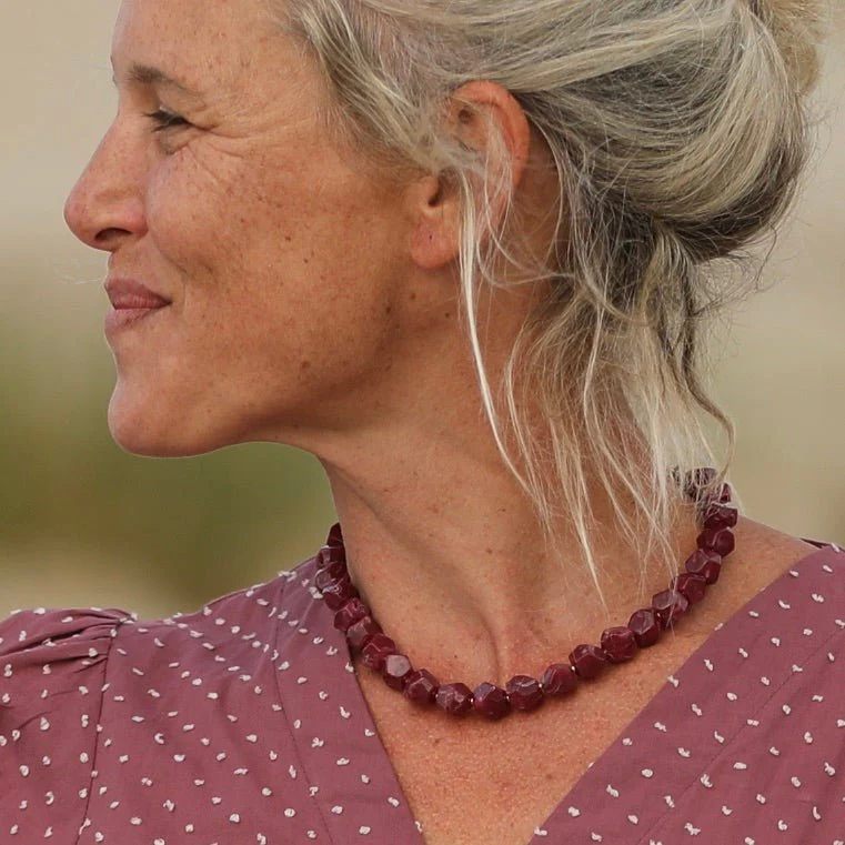 Collier Météore – Grenat & Doré