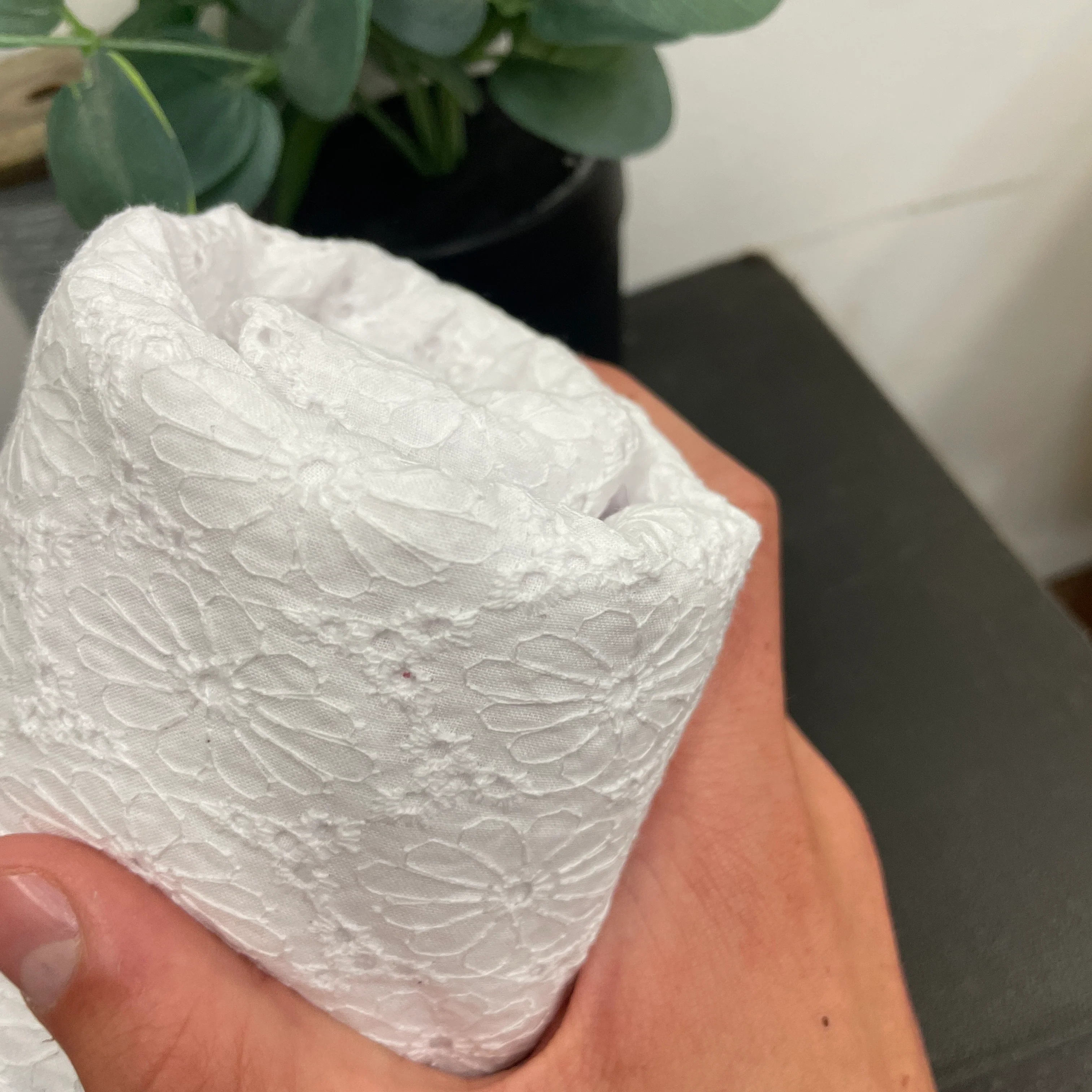 coupon - coton broderie blanche 115x140-E23 - Image 2