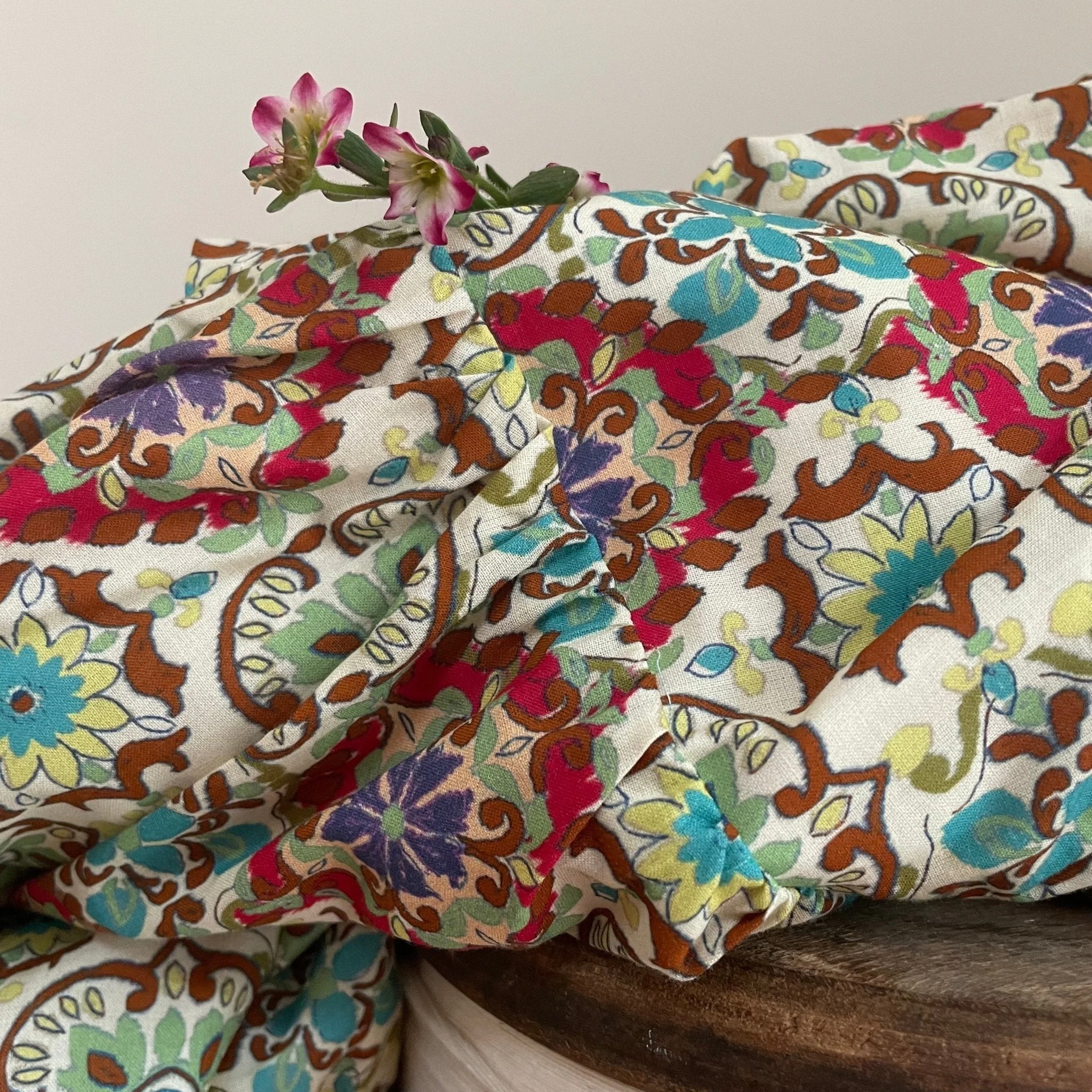 Coupon - coton rosace fleurie 130x260  (A33)