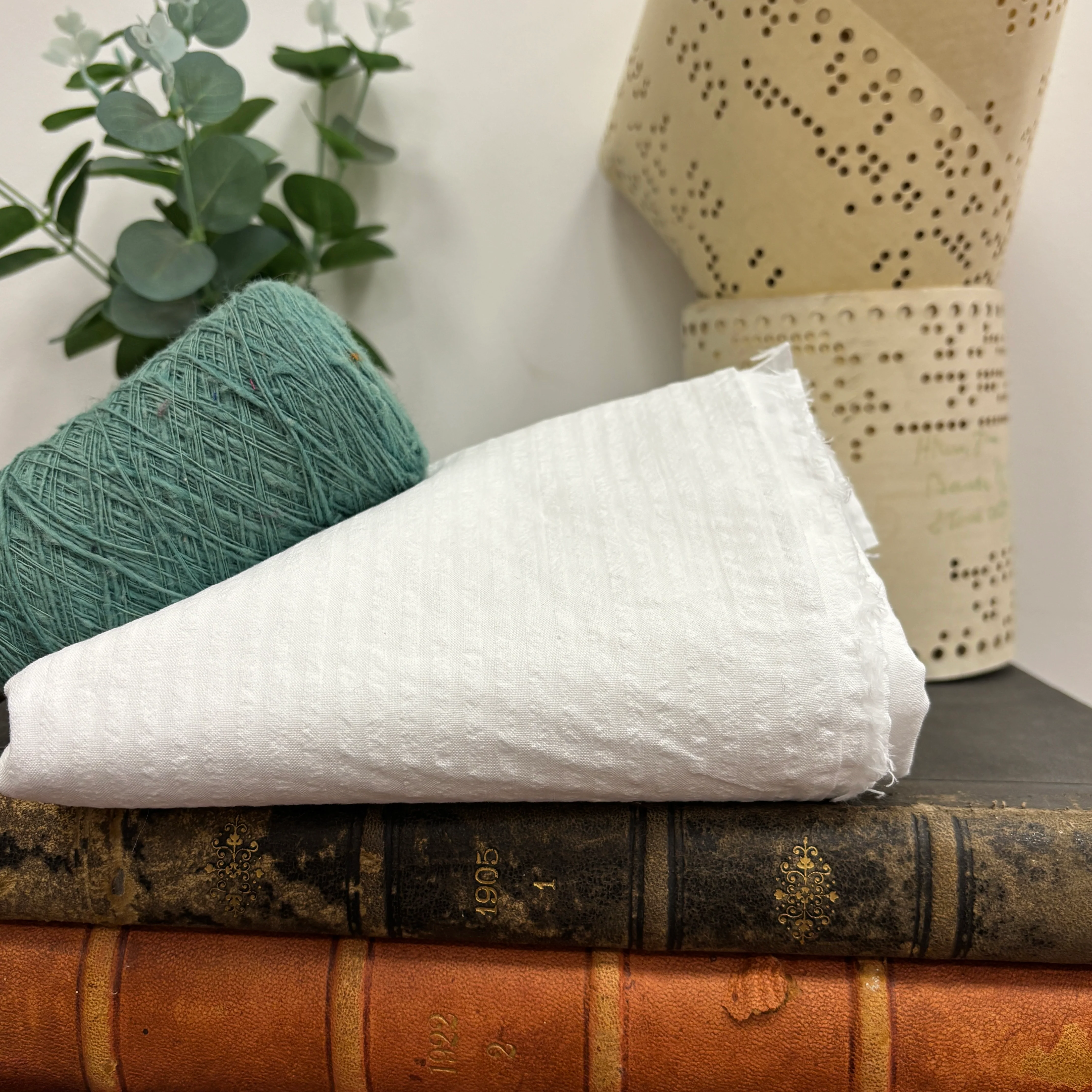 Coupon - coton seersucker blanc 150 cm de laize - E23