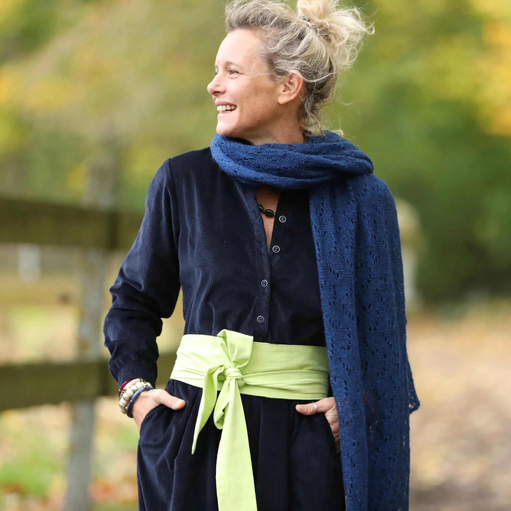 Écharpe Léonie bleu indigo - Image 3