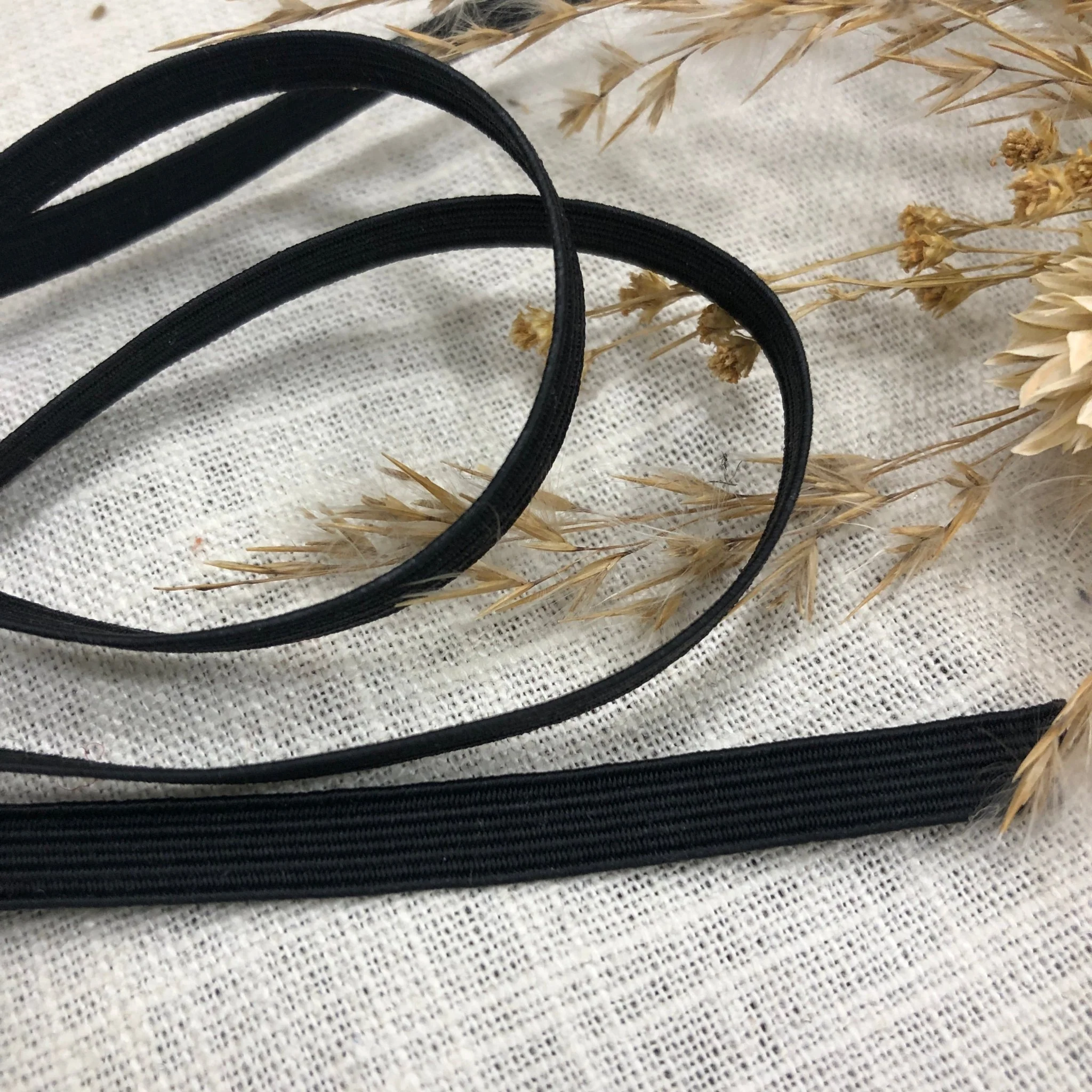 Élastique plat noir 0,7 cm - au mètre -
