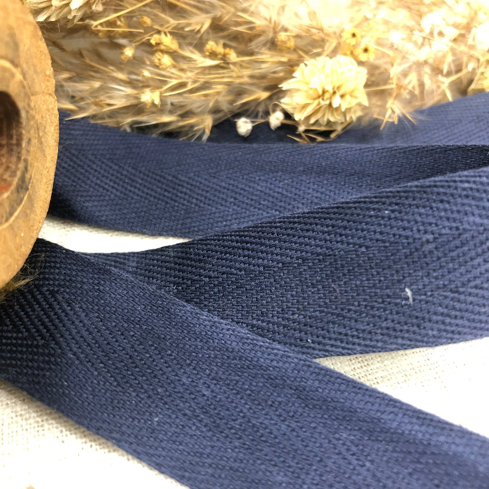 Galon de sergé chevron bleu indigo 2 cm - au mètre - Image 2