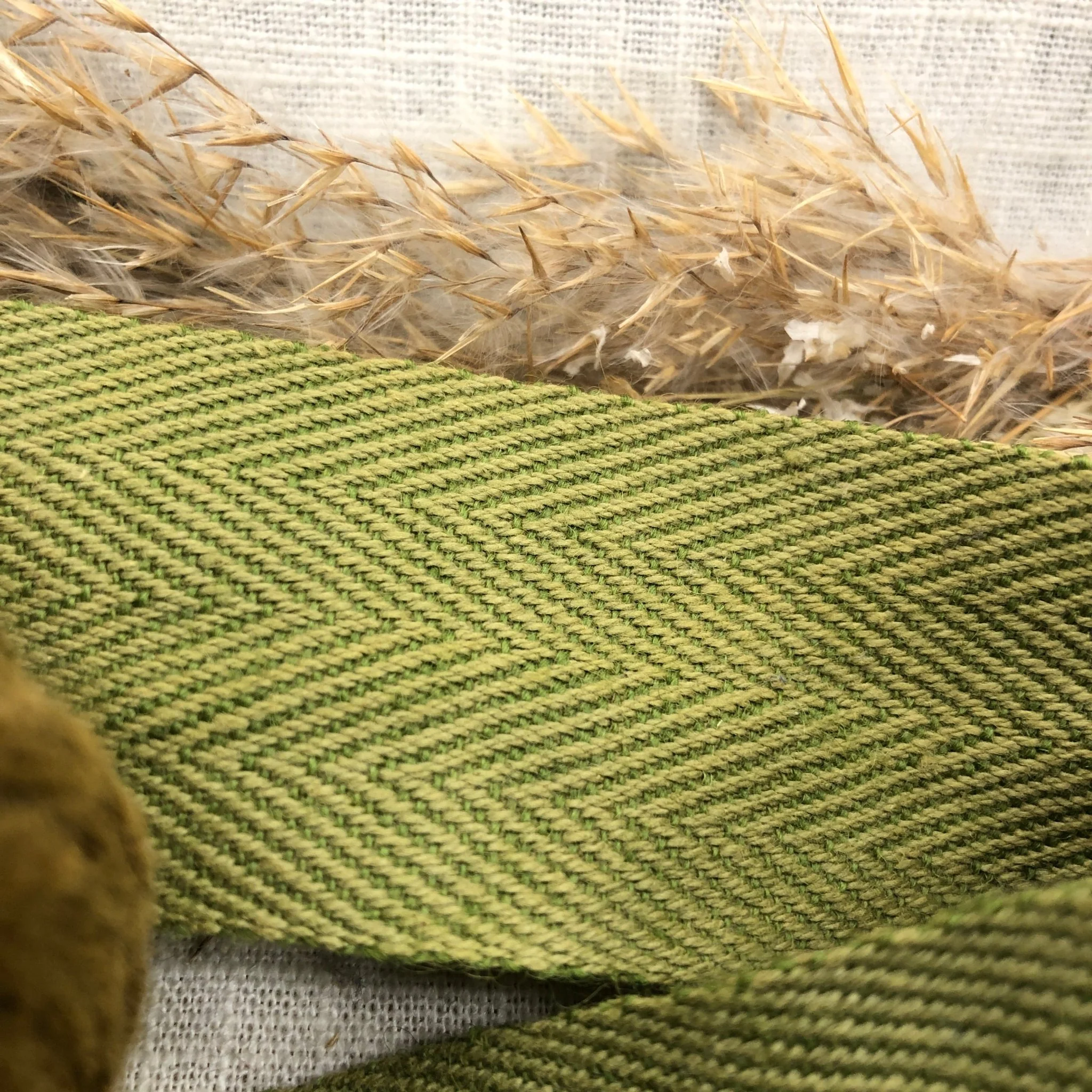 Galon de sergé chevron vert anis 3,5 cm - au mètre - Image 2