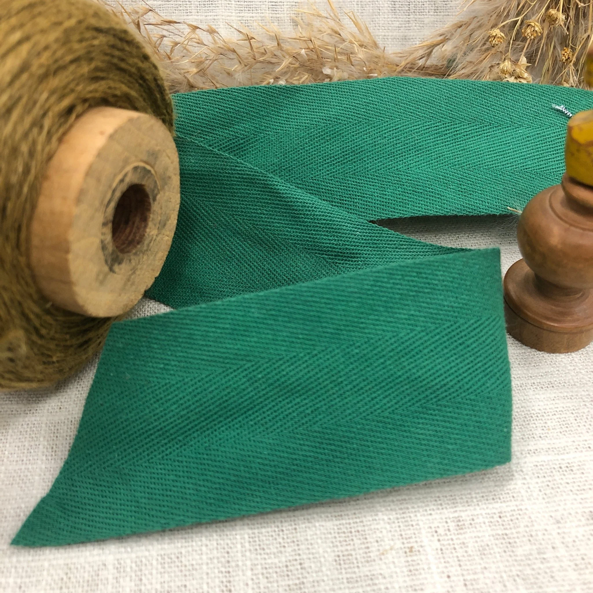 Galon de sergé chevron vert frais 3,5 cm - au mètre