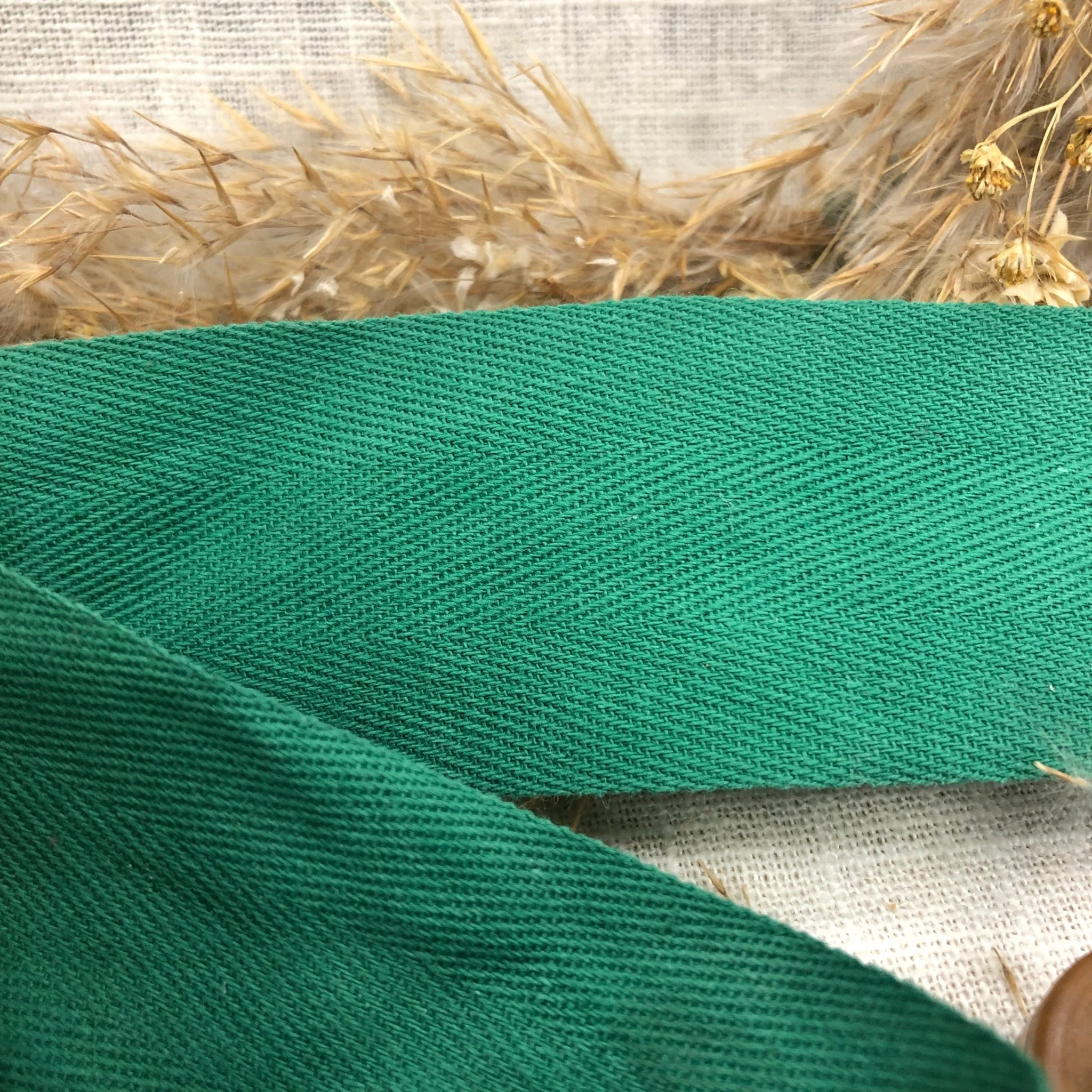Galon de sergé chevron vert frais 3,5 cm - au mètre - Image 2