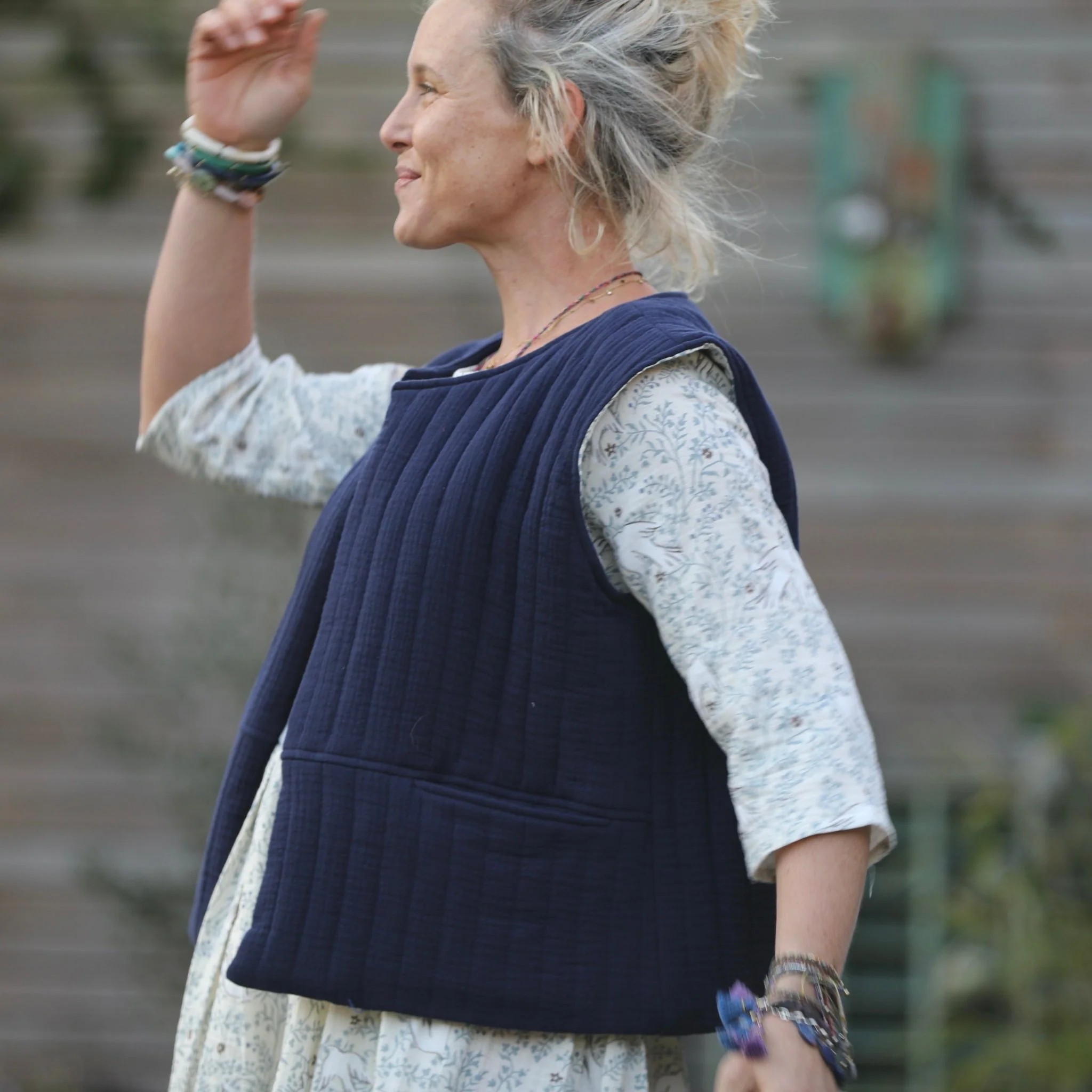 Gilet Basile matelassé en double gaze de coton bleu nuit - Image 7