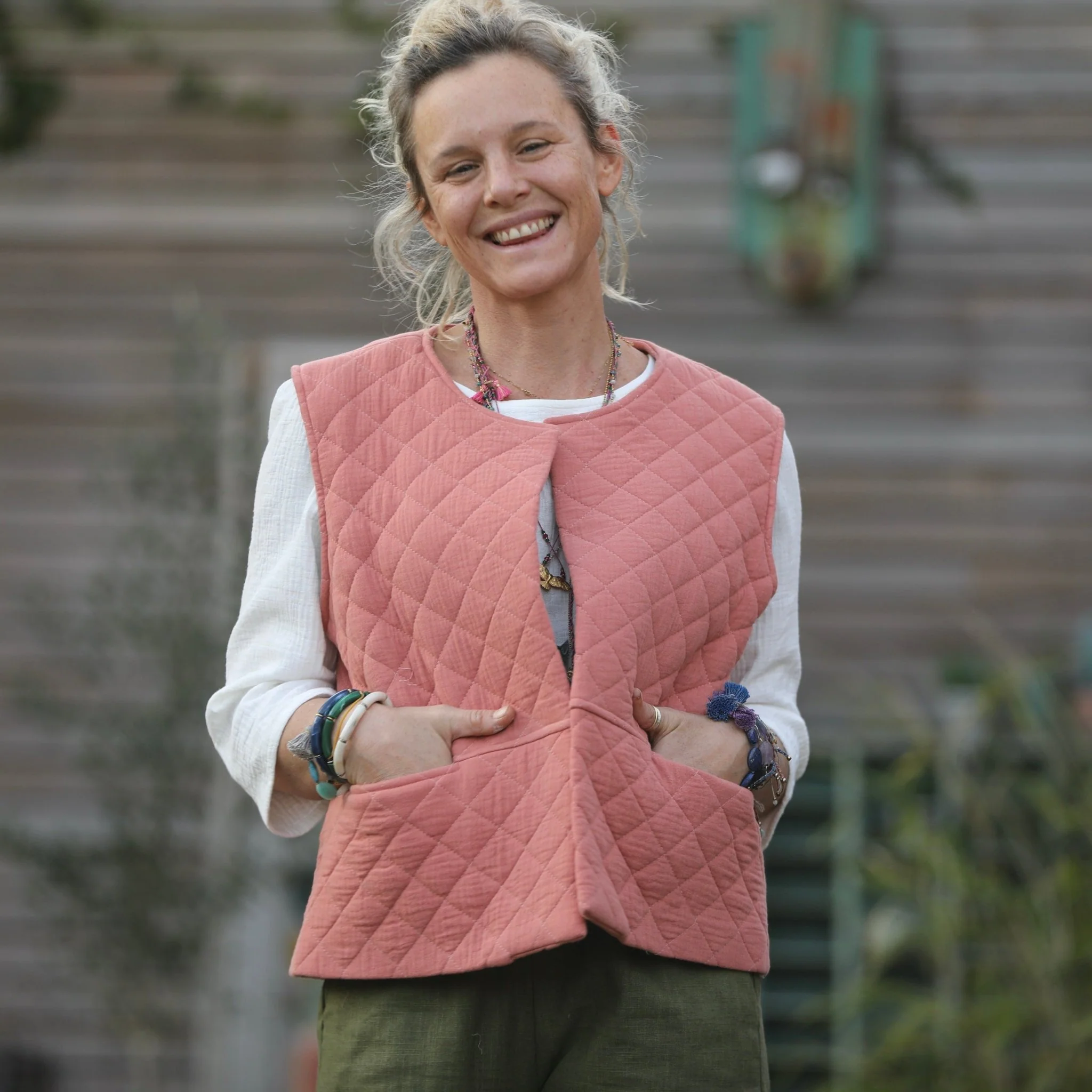 Gilet Basile matelassé en double gaze de coton rose boisé - Image 5