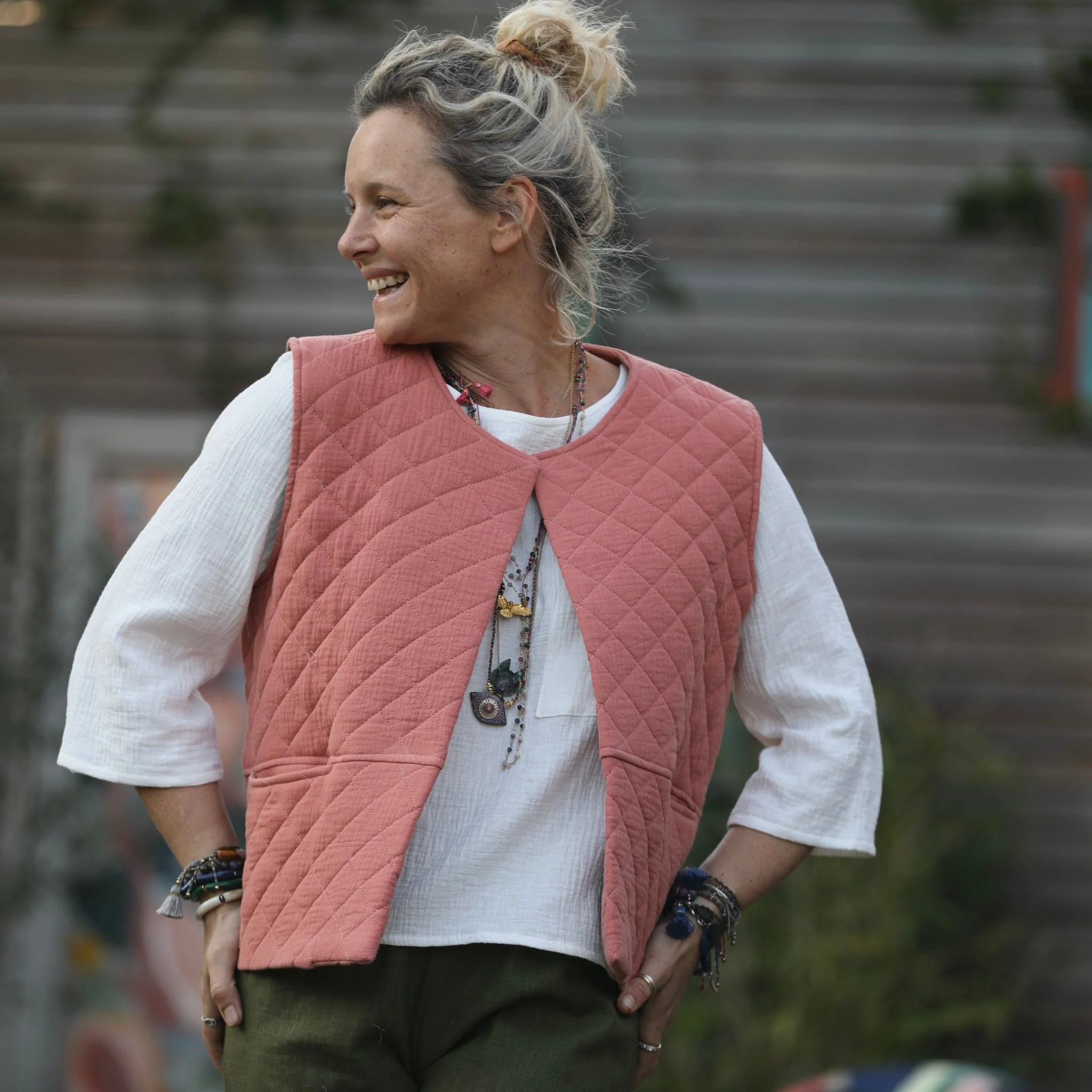 Gilet Basile matelassé en double gaze de coton rose boisé - Image 6