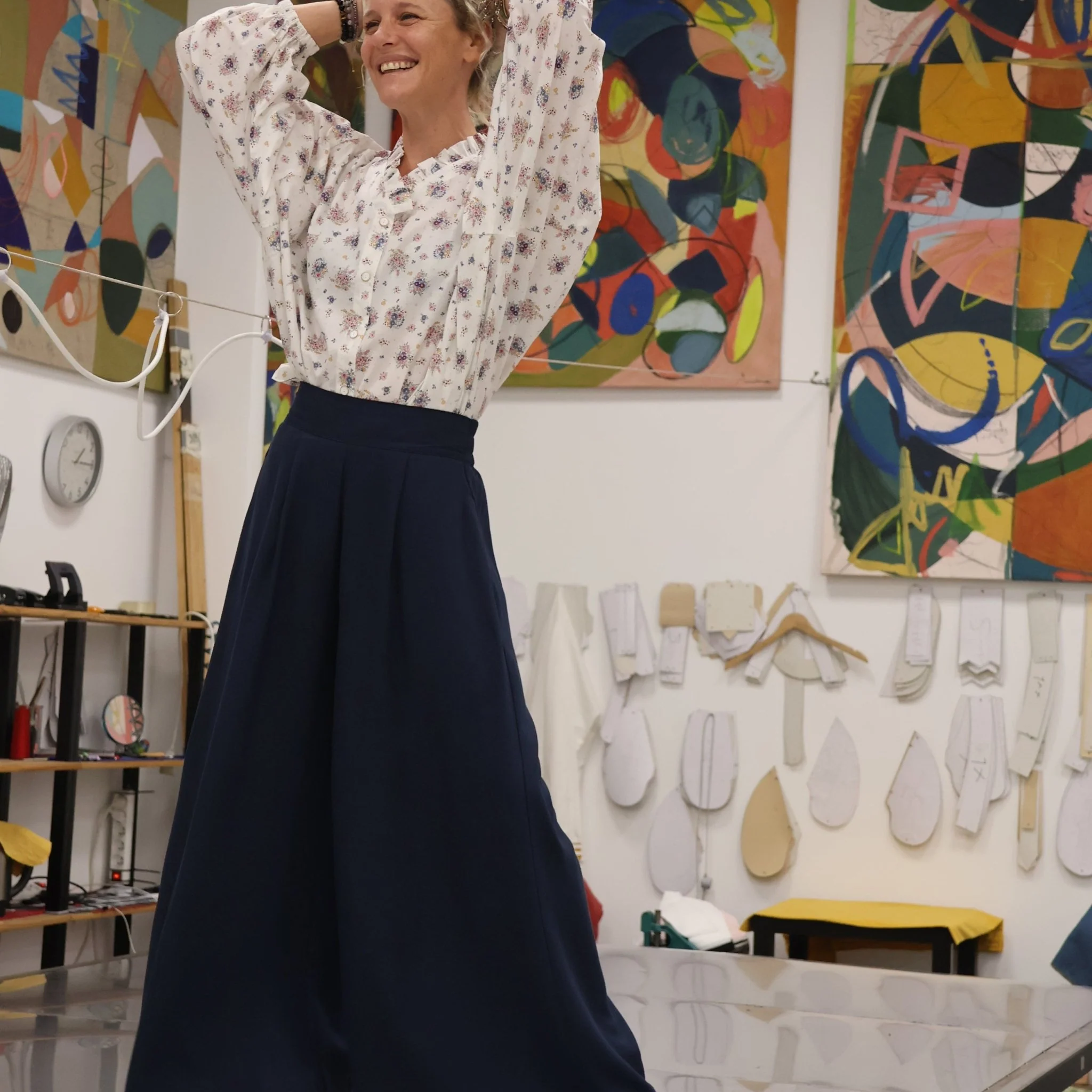Jupe culotte Arielle en sergé de viscose bleu marine - Image 2