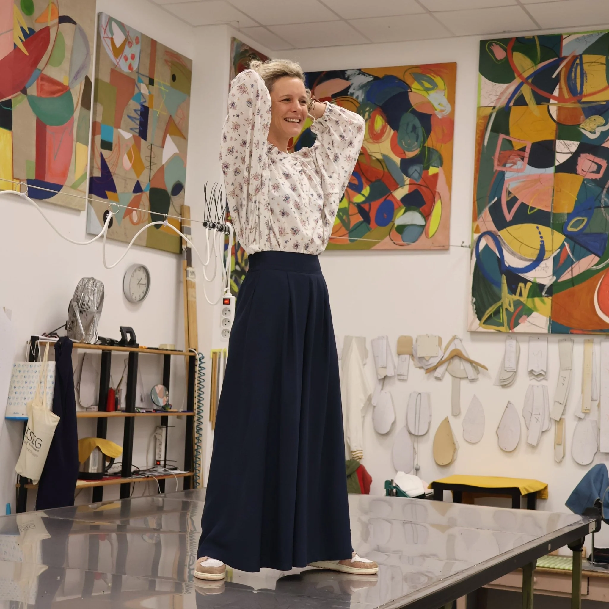 Jupe culotte Arielle en sergé de viscose bleu marine - Image 5