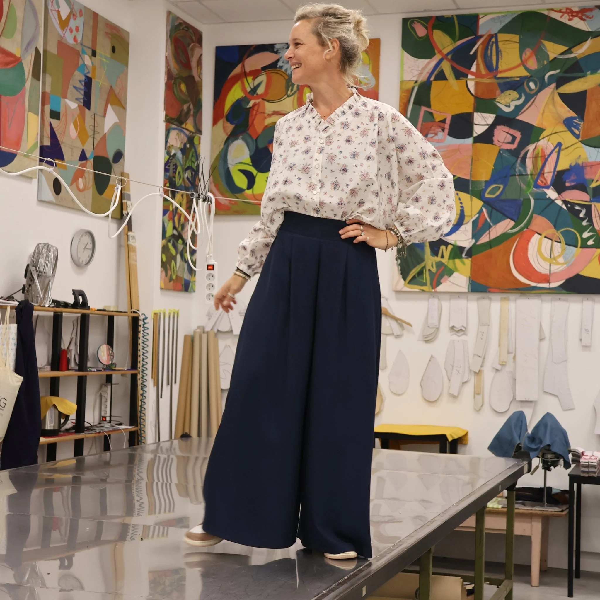 Jupe culotte Arielle en sergé de viscose bleu marine - Image 7