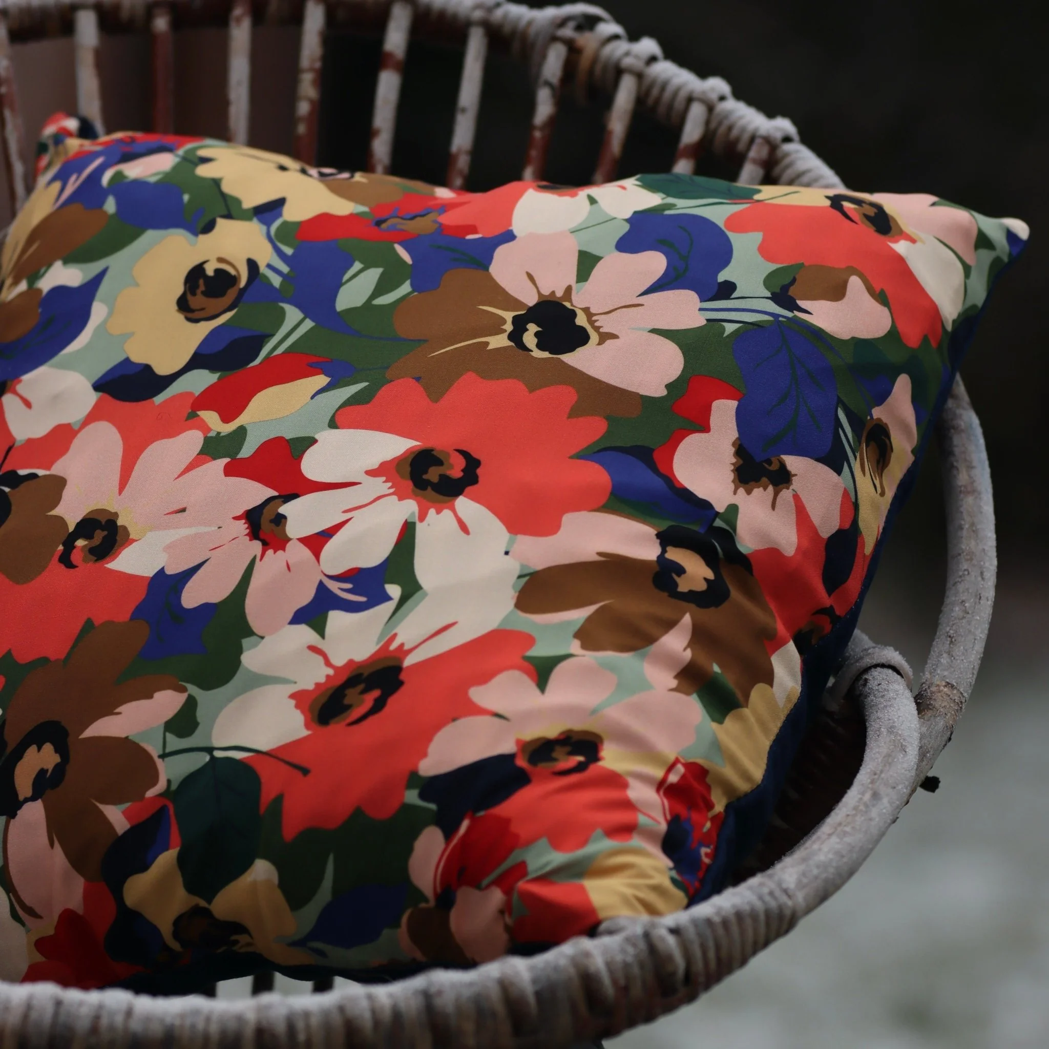La housse de coussin Nina fleuri corail 43x43cm - Image 6