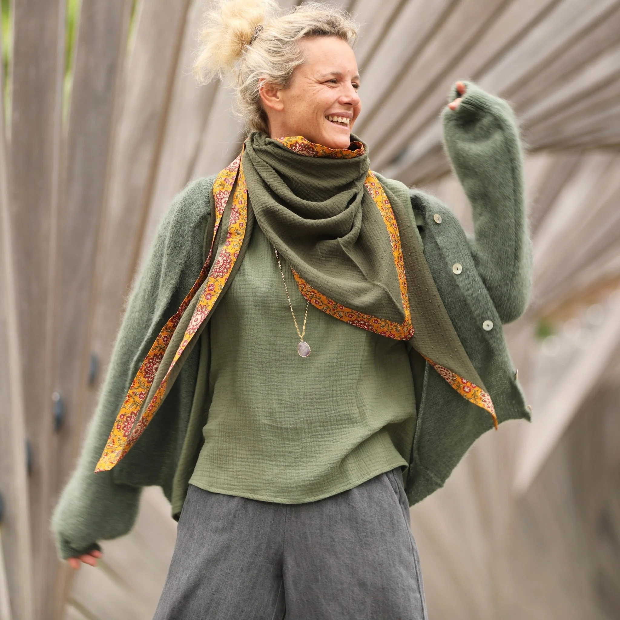 Le foulard Calista Kaki plumetis/Tara - Image 3