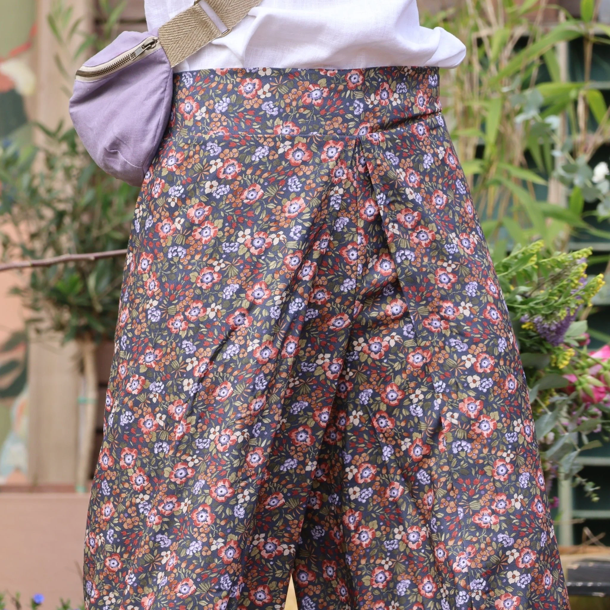 Pantalon drapé Mathilde - sergé de coton fleuri champêtre - Image 3