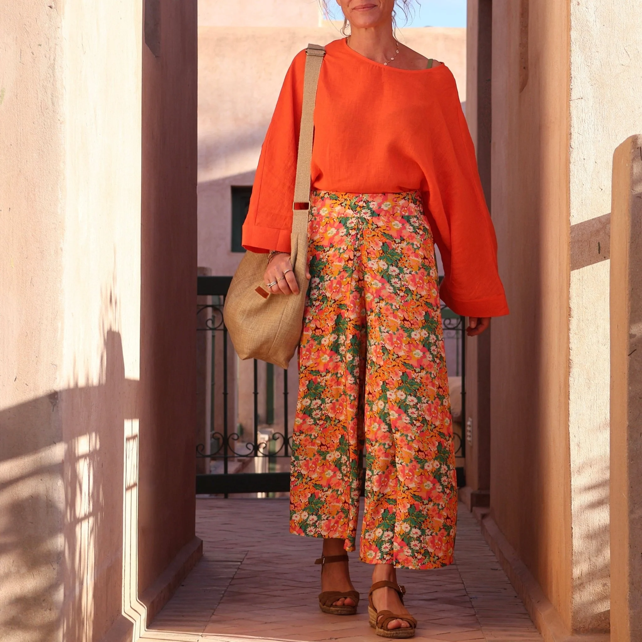 Pantalon drapé Mathilde - viscose fleuri corail - Image 7
