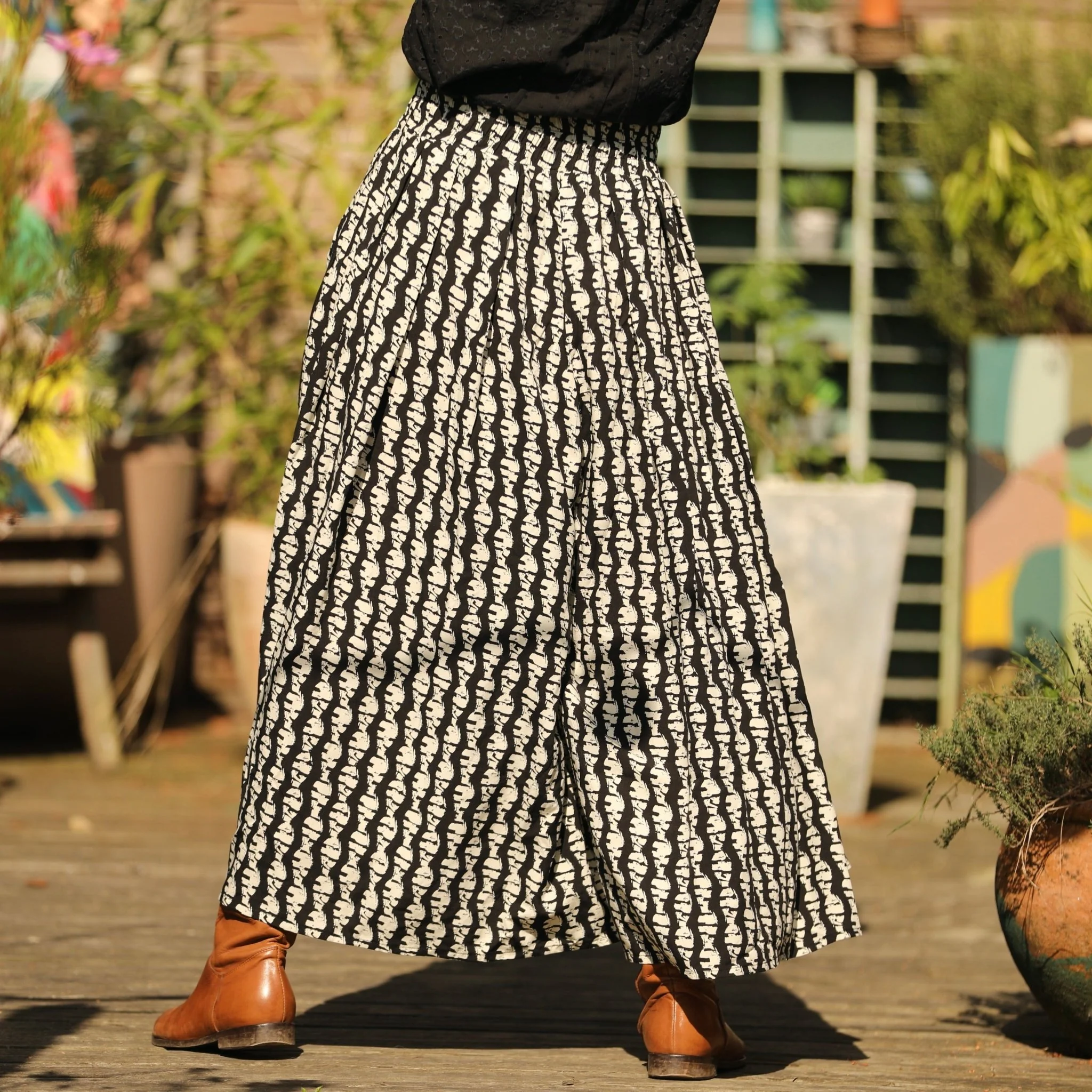 Pantalon Paco -  viscose Batik noir/blanc - Image 8