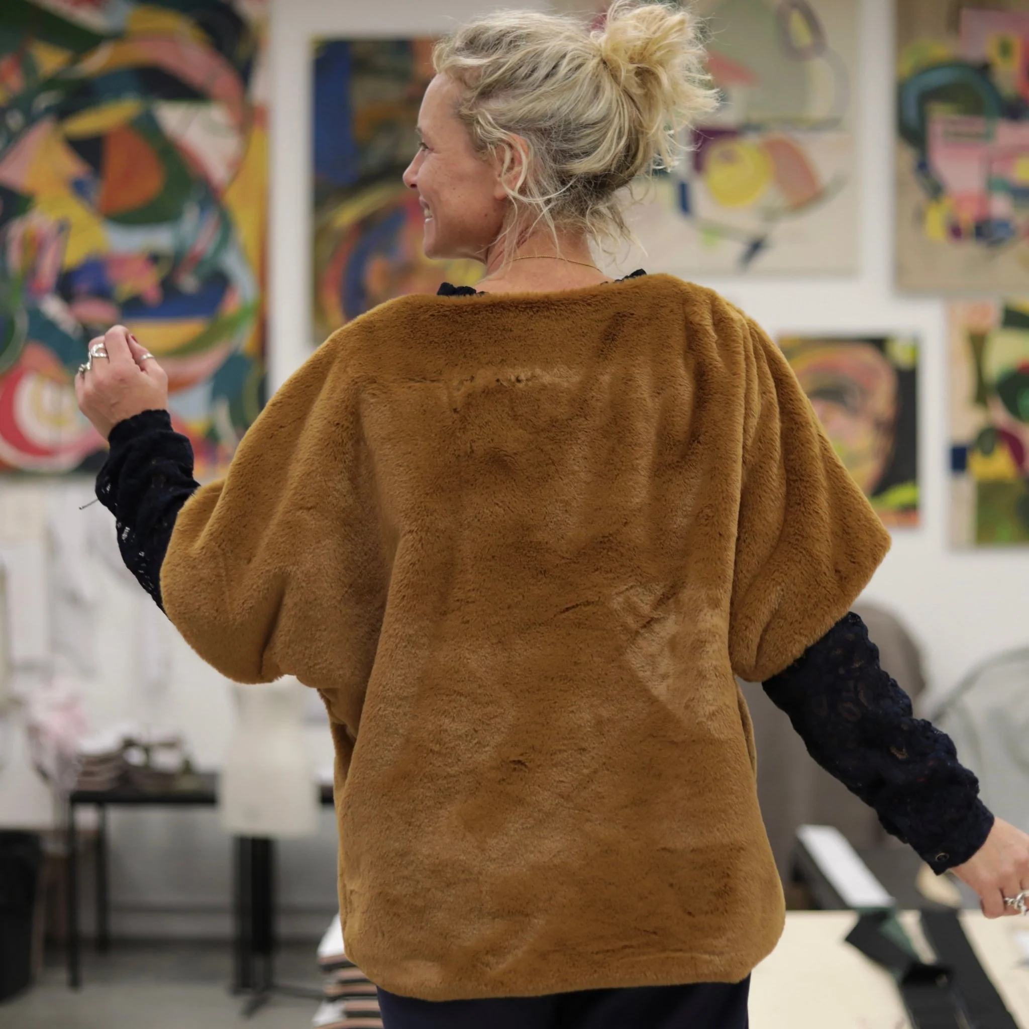 Le Poncho Douillet Pétronille - Fourrure camel - Image 6