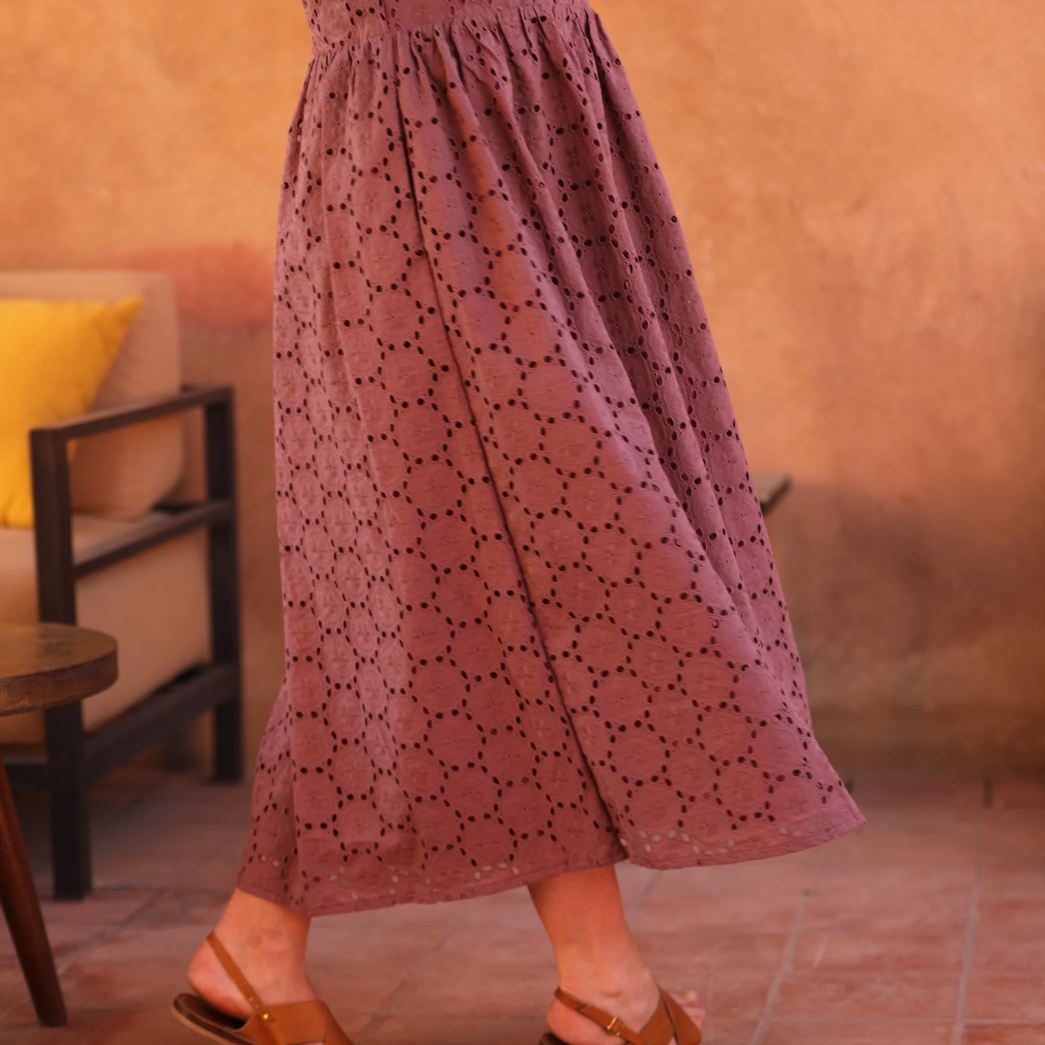 Robe Anastasia brodée parme - Image 3