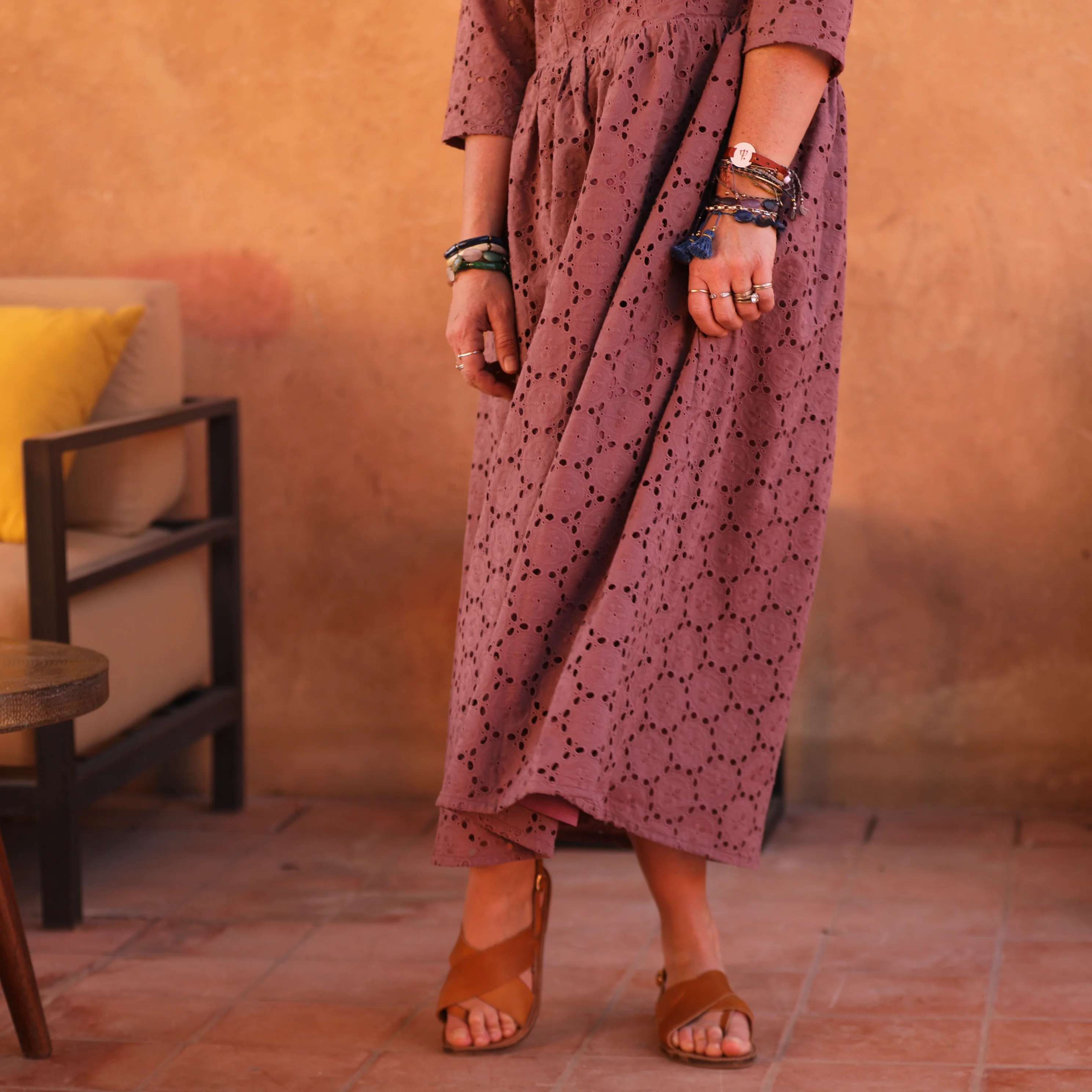 Robe Anastasia brodée parme - Image 7