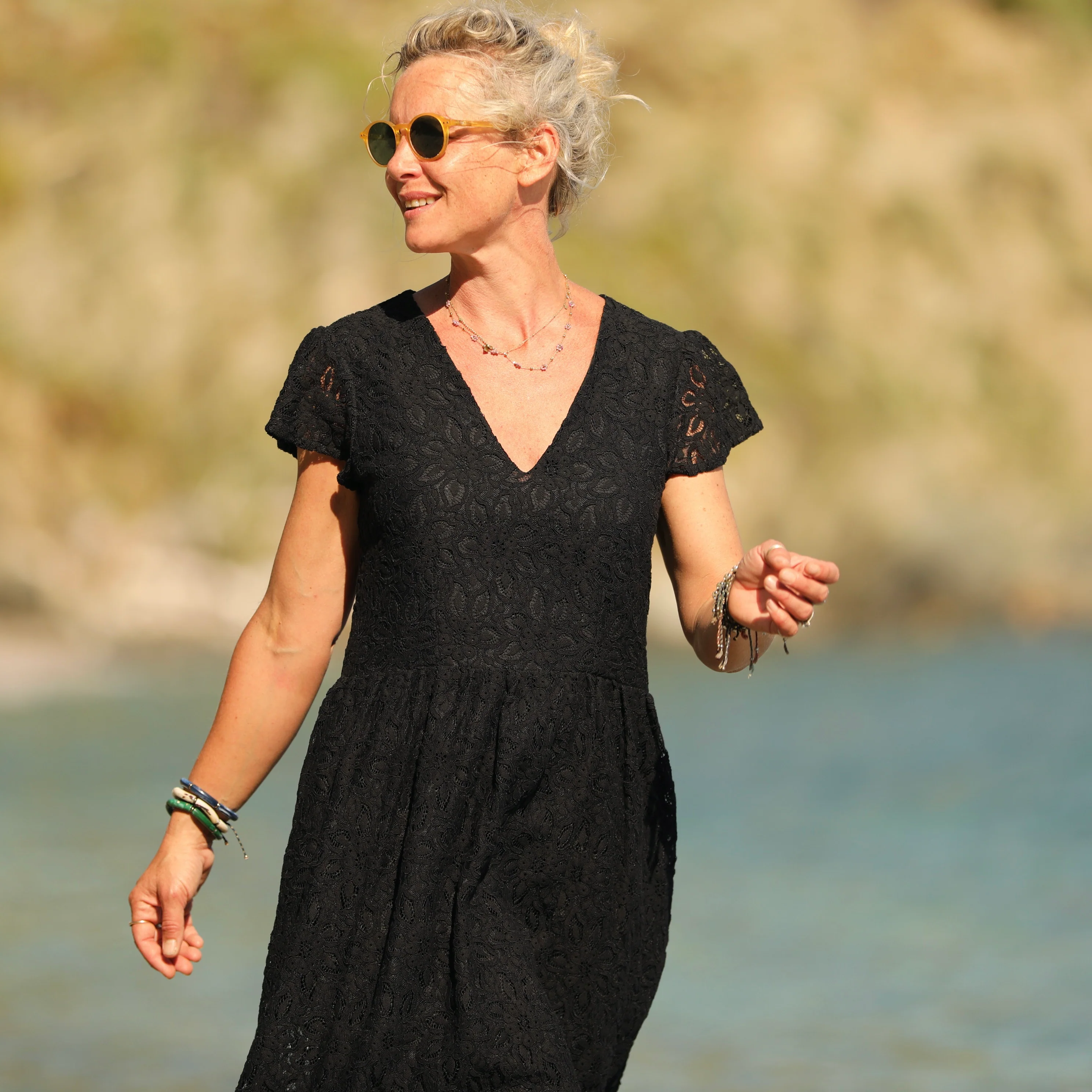 Robe Anastasia midi broderie noire - Image 10