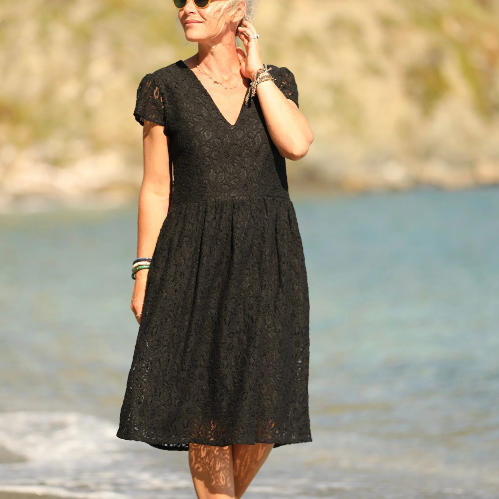 Robe Anastasia midi broderie noire - Image 11