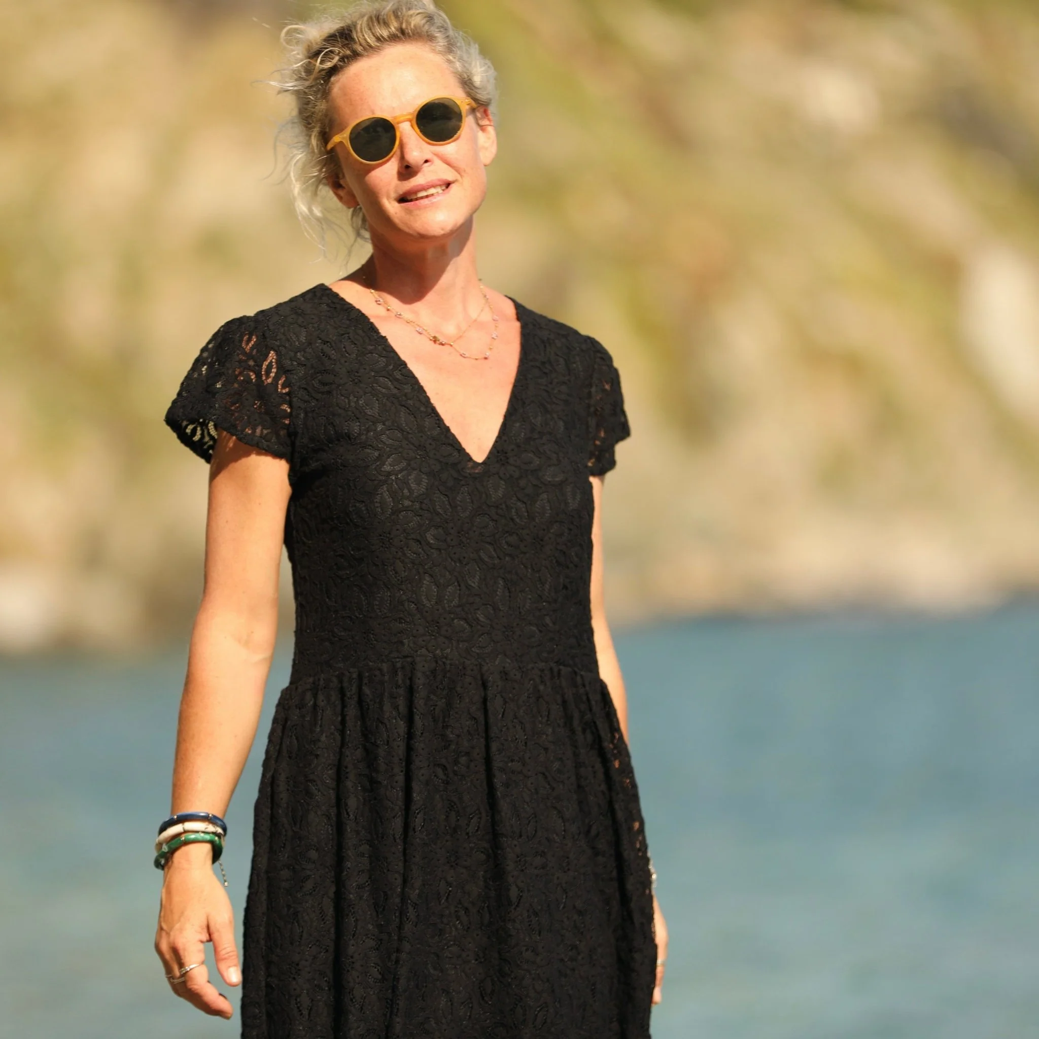 Robe Anastasia midi broderie noire - Image 7